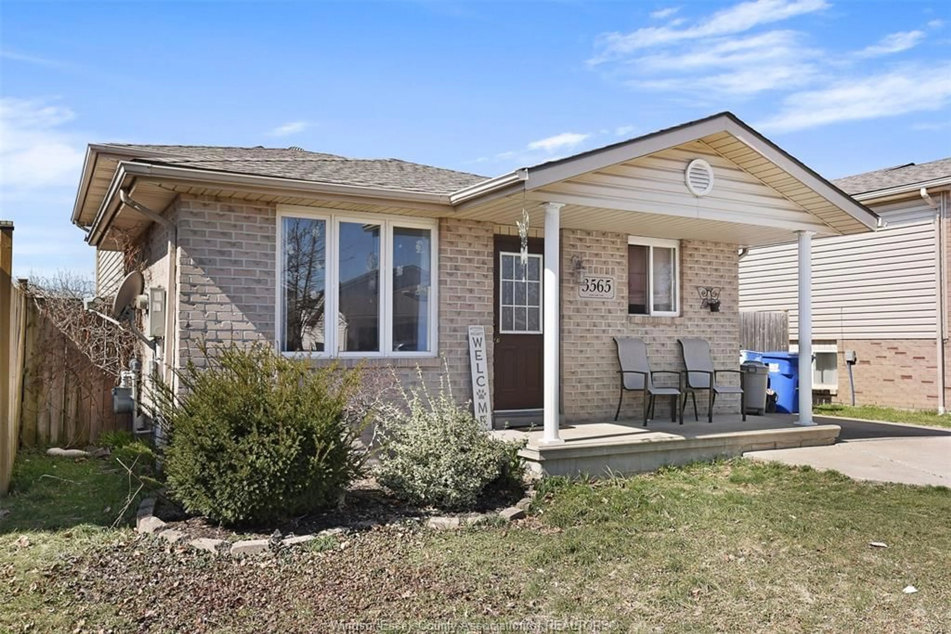 Home with brick exterior material for 3565 KLONDIKE, Windsor Ontario N8W 5T5