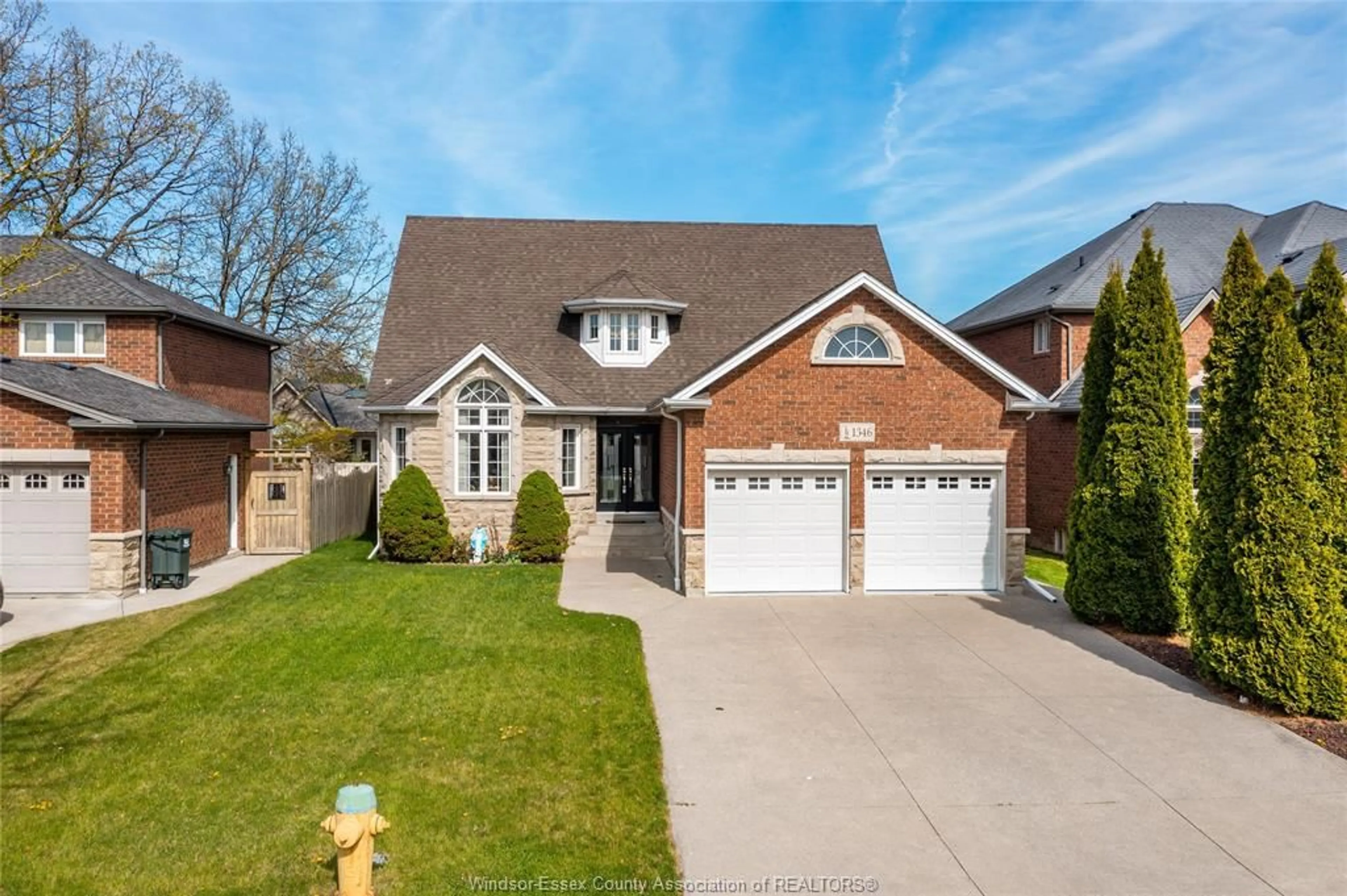 Frontside or backside of a home for 1346 LAKEVIEW Ave, Windsor Ontario N8P 1P1