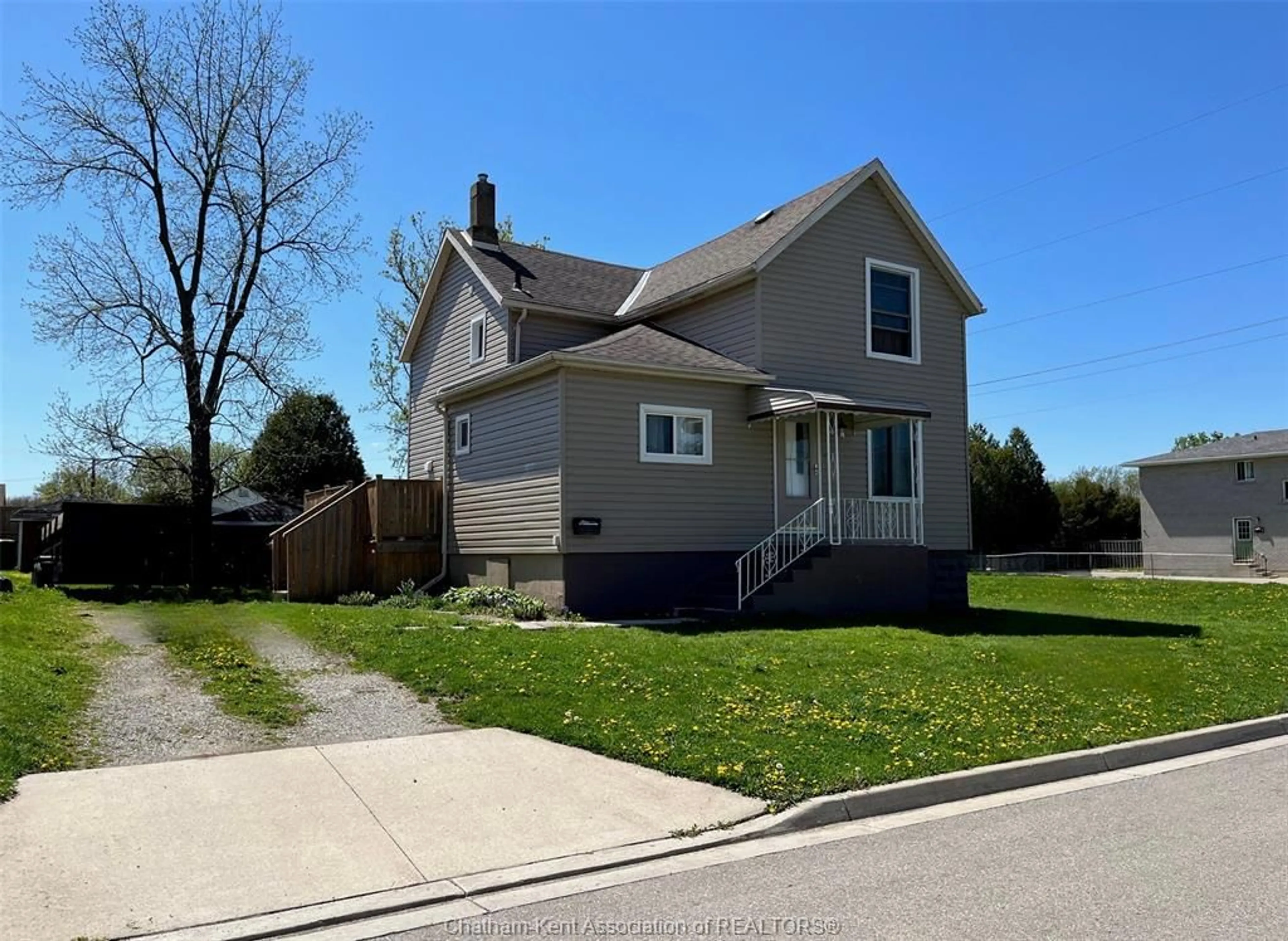 Frontside or backside of a home for 88 O'Neil St, Chatham Ontario N7M3A3