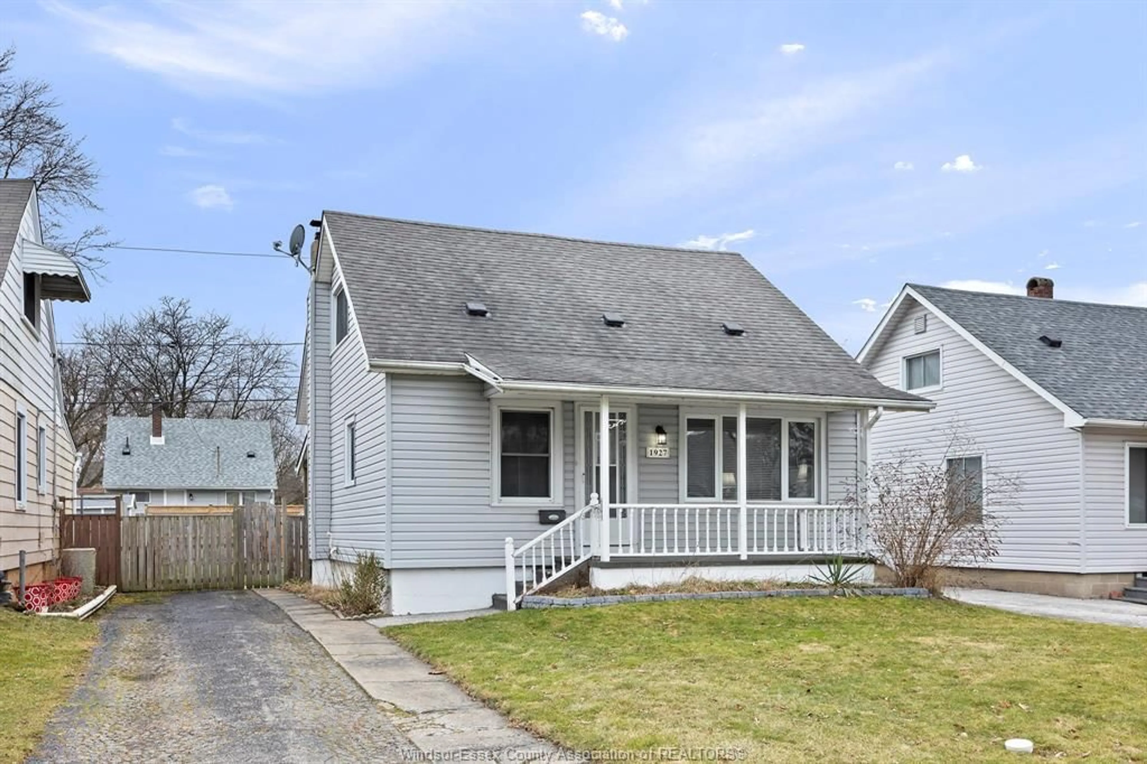 Frontside or backside of a home for 1927 Westcott Rd, Windsor Ontario N8W 4K5