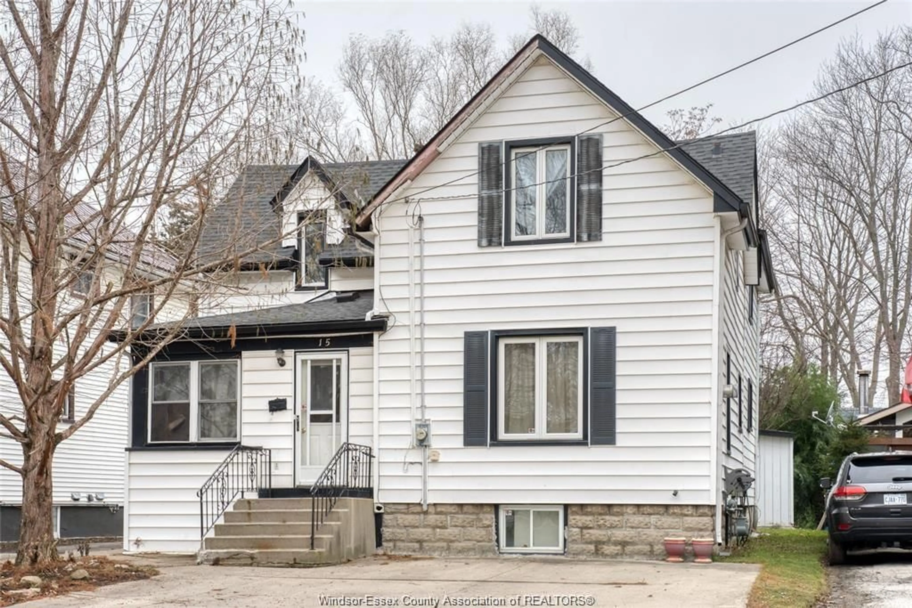 Frontside or backside of a home for 15 WELLINGTON St, Leamington Ontario N8H 2X7