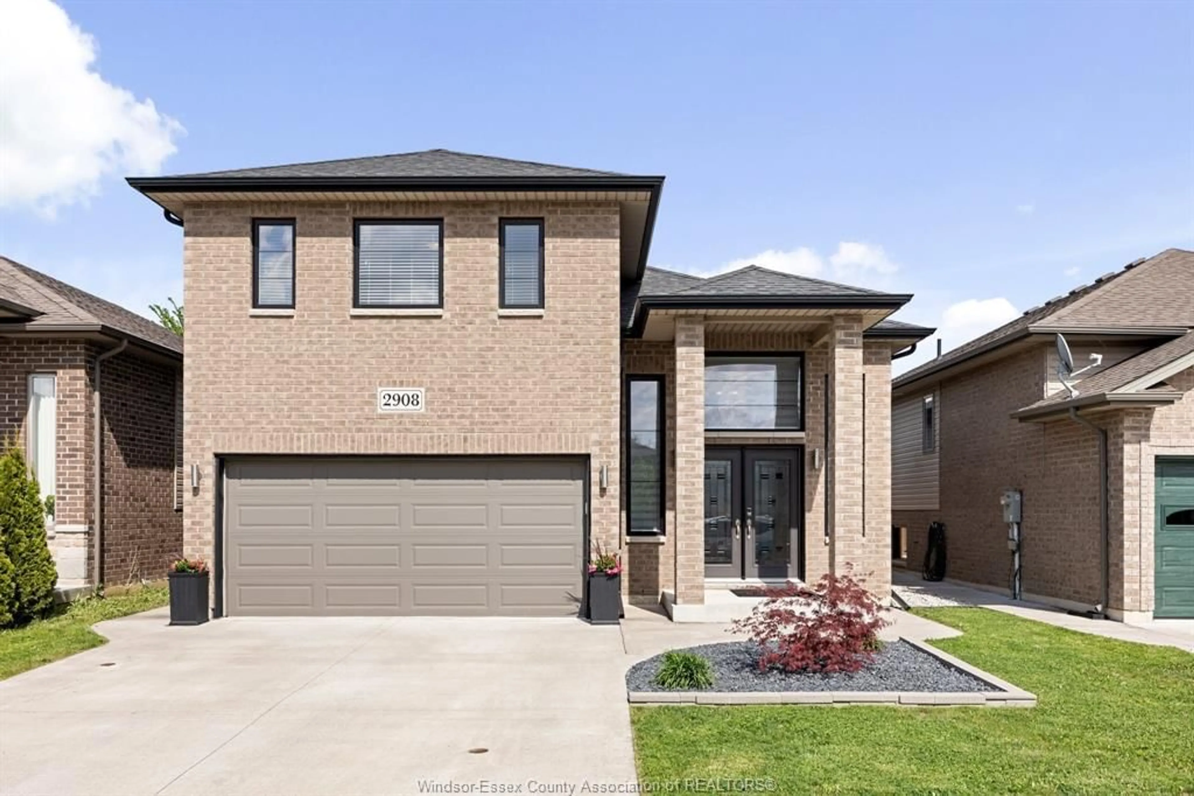 Home with brick exterior material for 2908 MCROBBIE, Windsor Ontario N8R 0A7