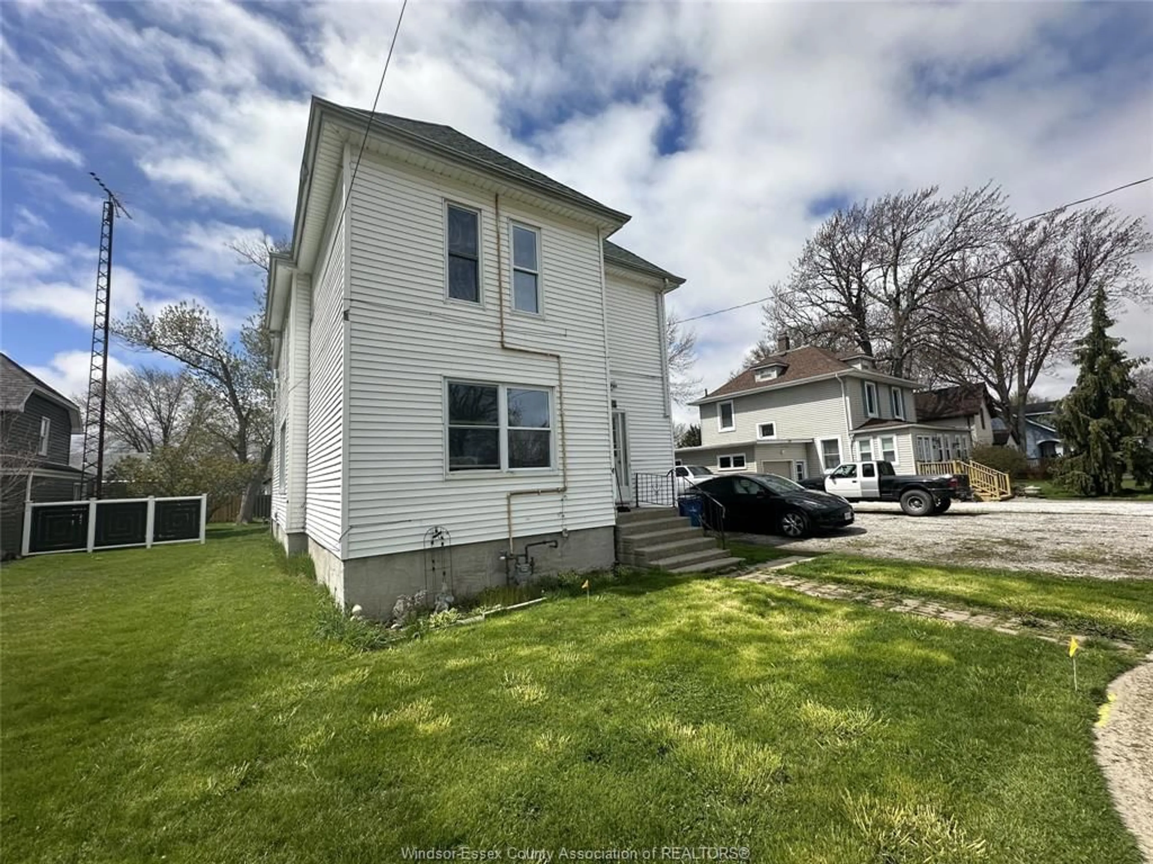 Frontside or backside of a home for 182 ERIE St, Chatham-Kent Ontario N0P2P0