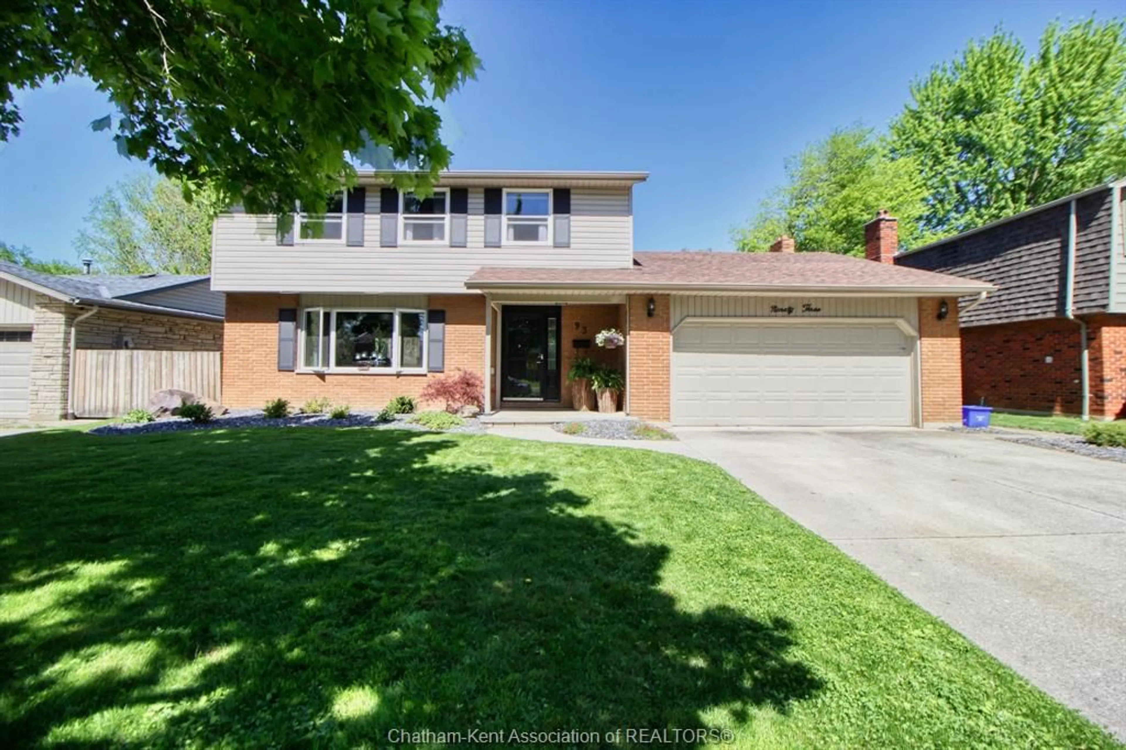 Home with brick exterior material for 93 Sylvester Dr, Chatham Ontario N7M 2B7