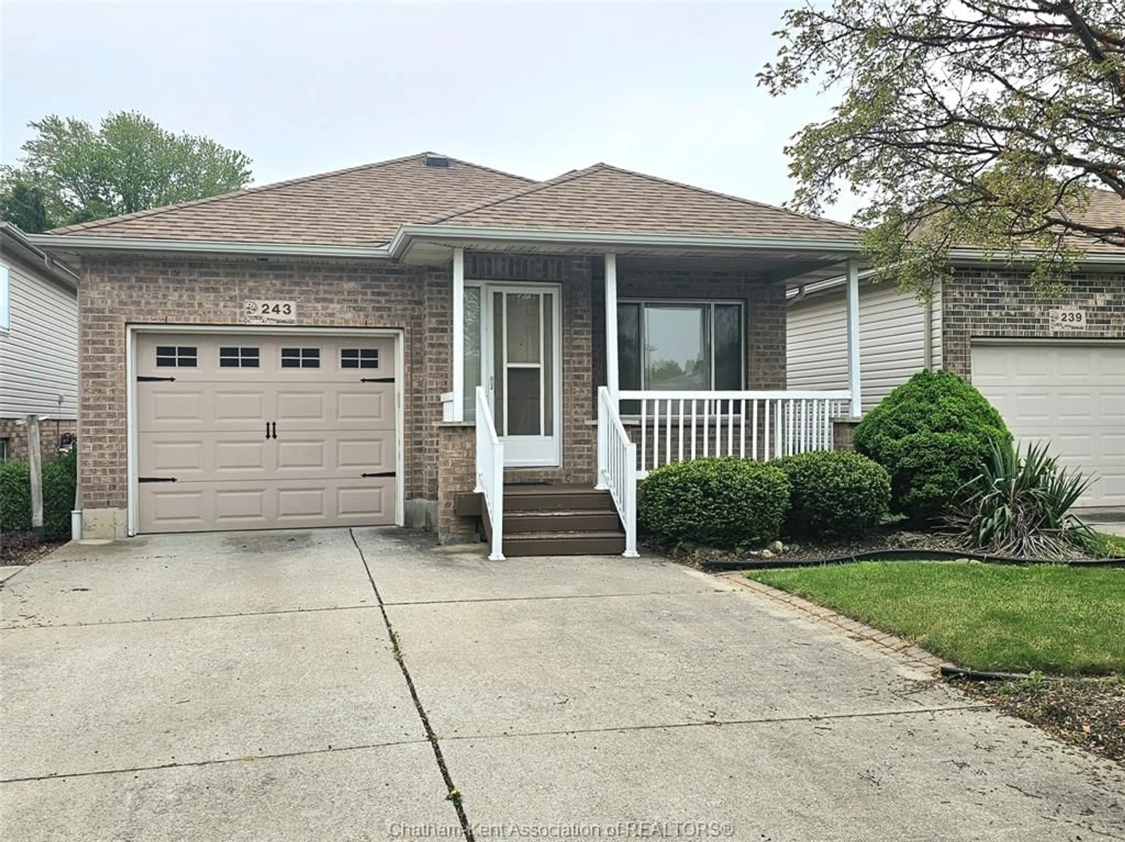Frontside or backside of a home for 243 Greenfield Lane, Chatham Ontario N7L 5N3
