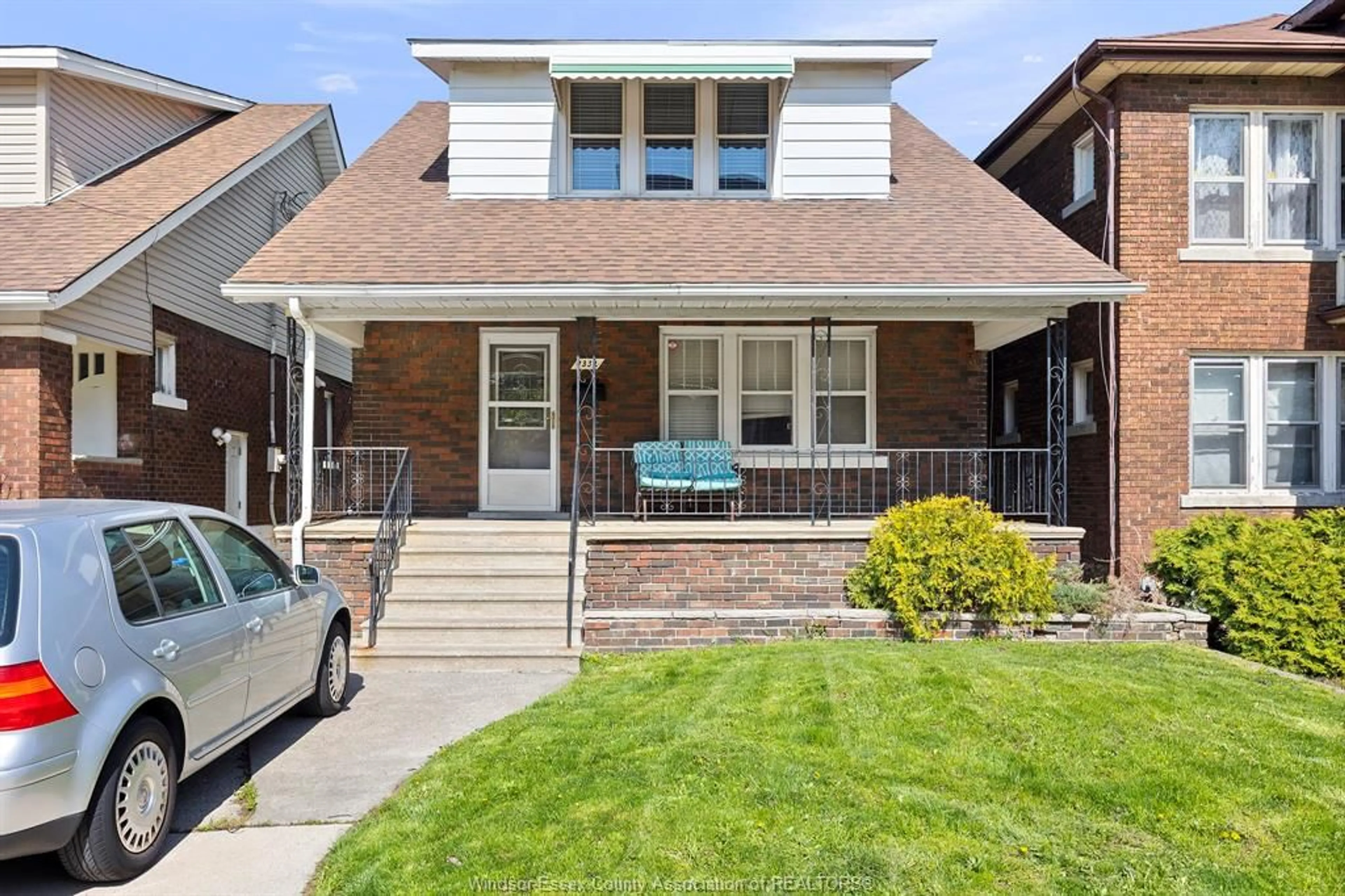 Frontside or backside of a home for 1332 DUFFERIN, Windsor Ontario N8X 5K1