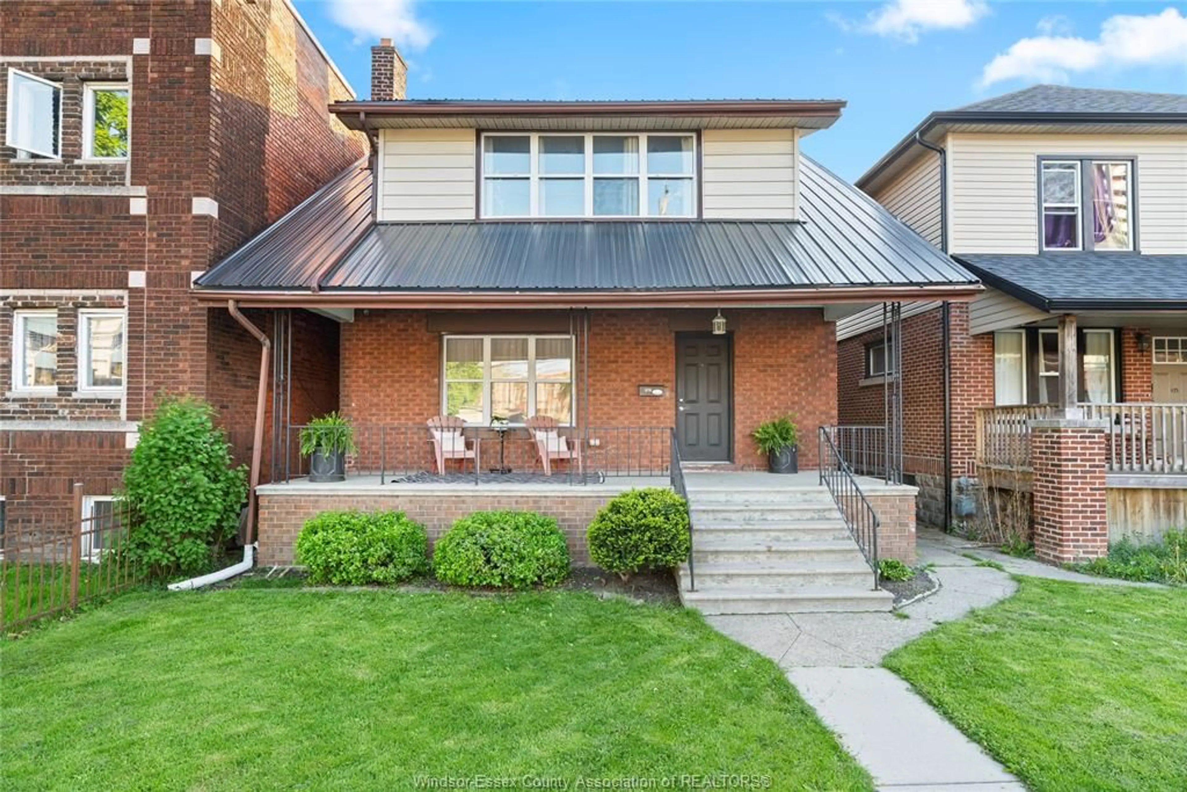 Home with brick exterior material for 979 PELISSIER St, Windsor Ontario N9A 4L6