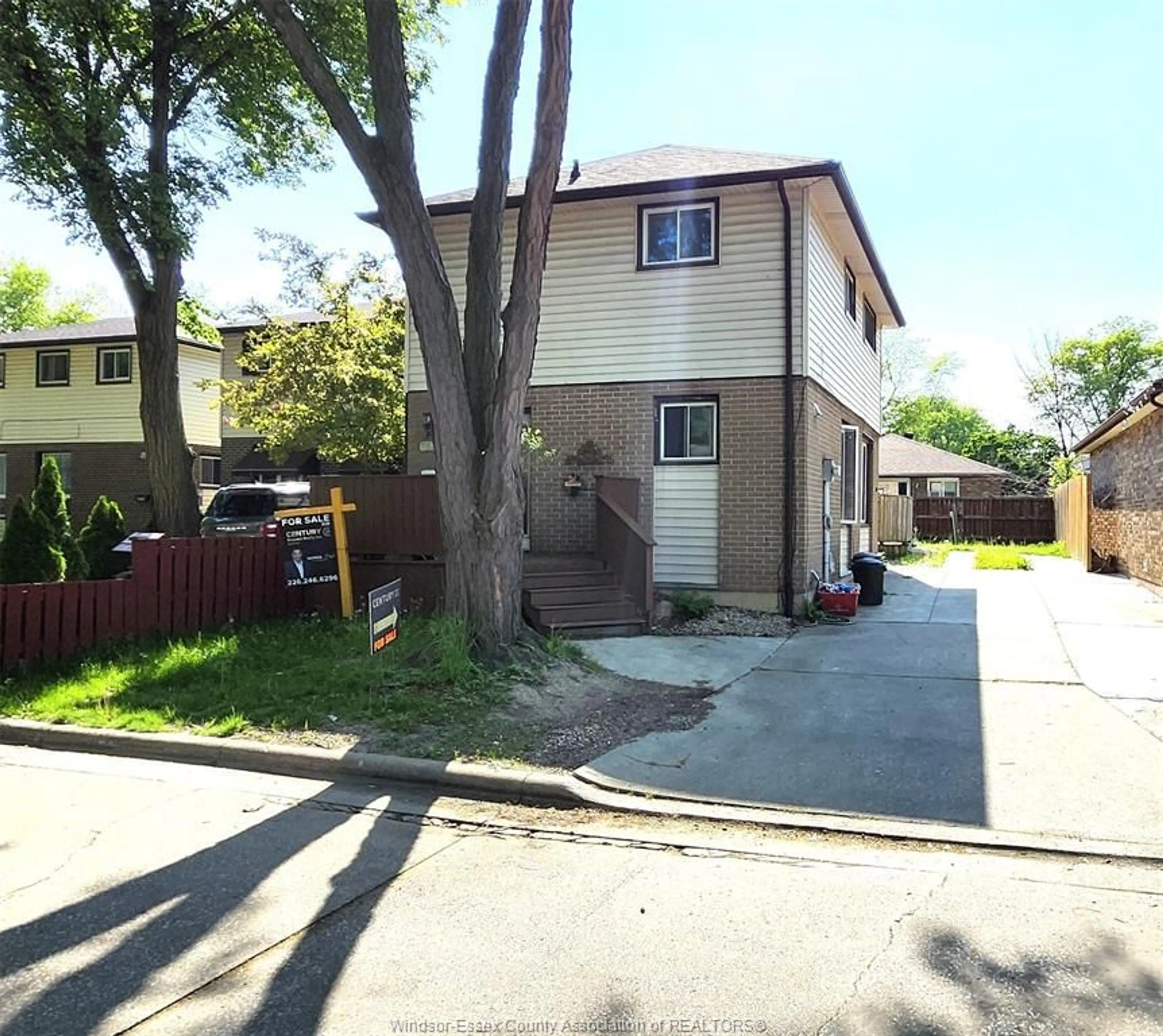 A pic from exterior of the house or condo for 1273 COTTAGE PLACE, Windsor Ontario N8S 4H4