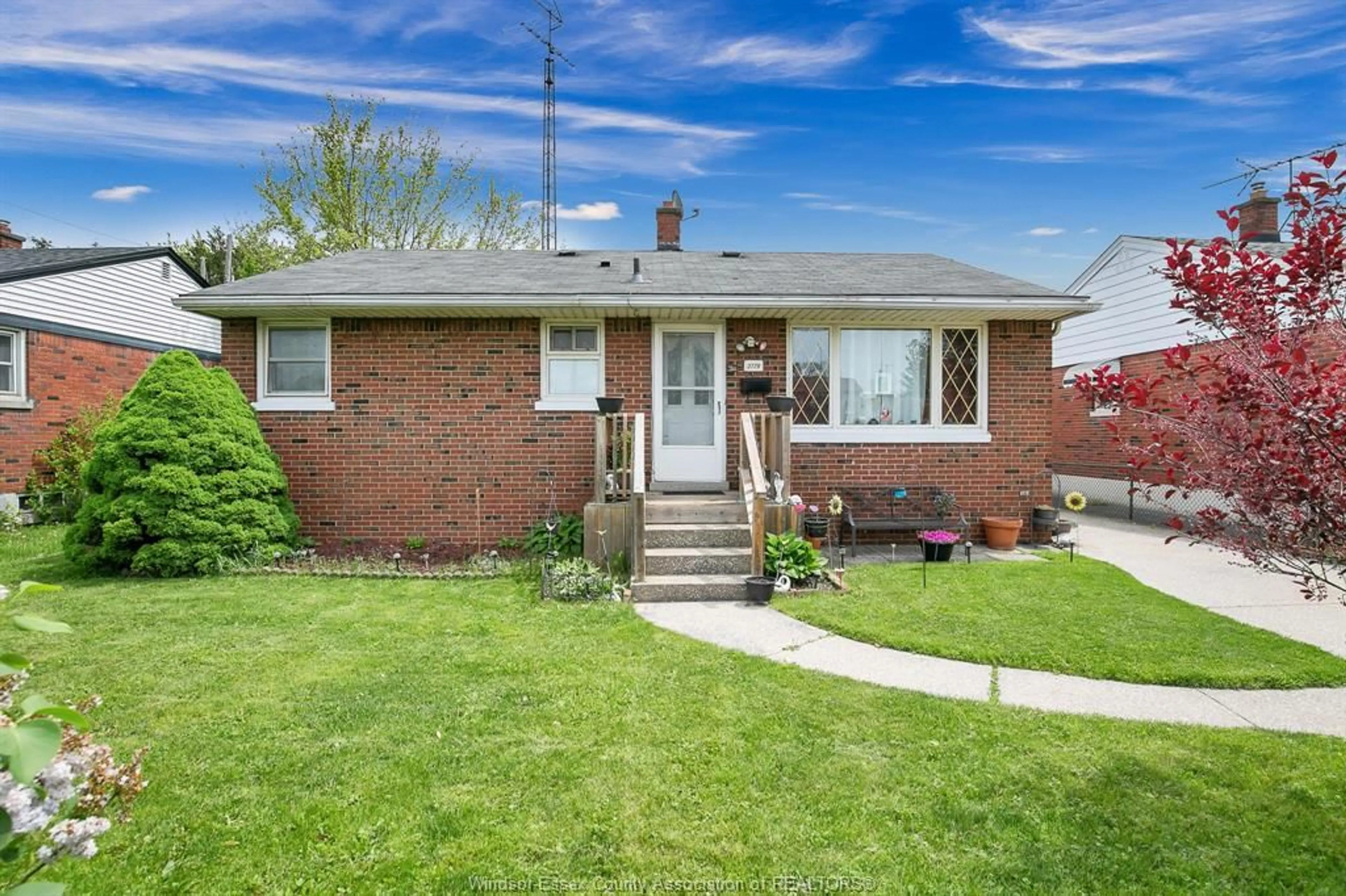 Frontside or backside of a home for 3729 MYRTLE Ave, Windsor Ontario N9C 2C9
