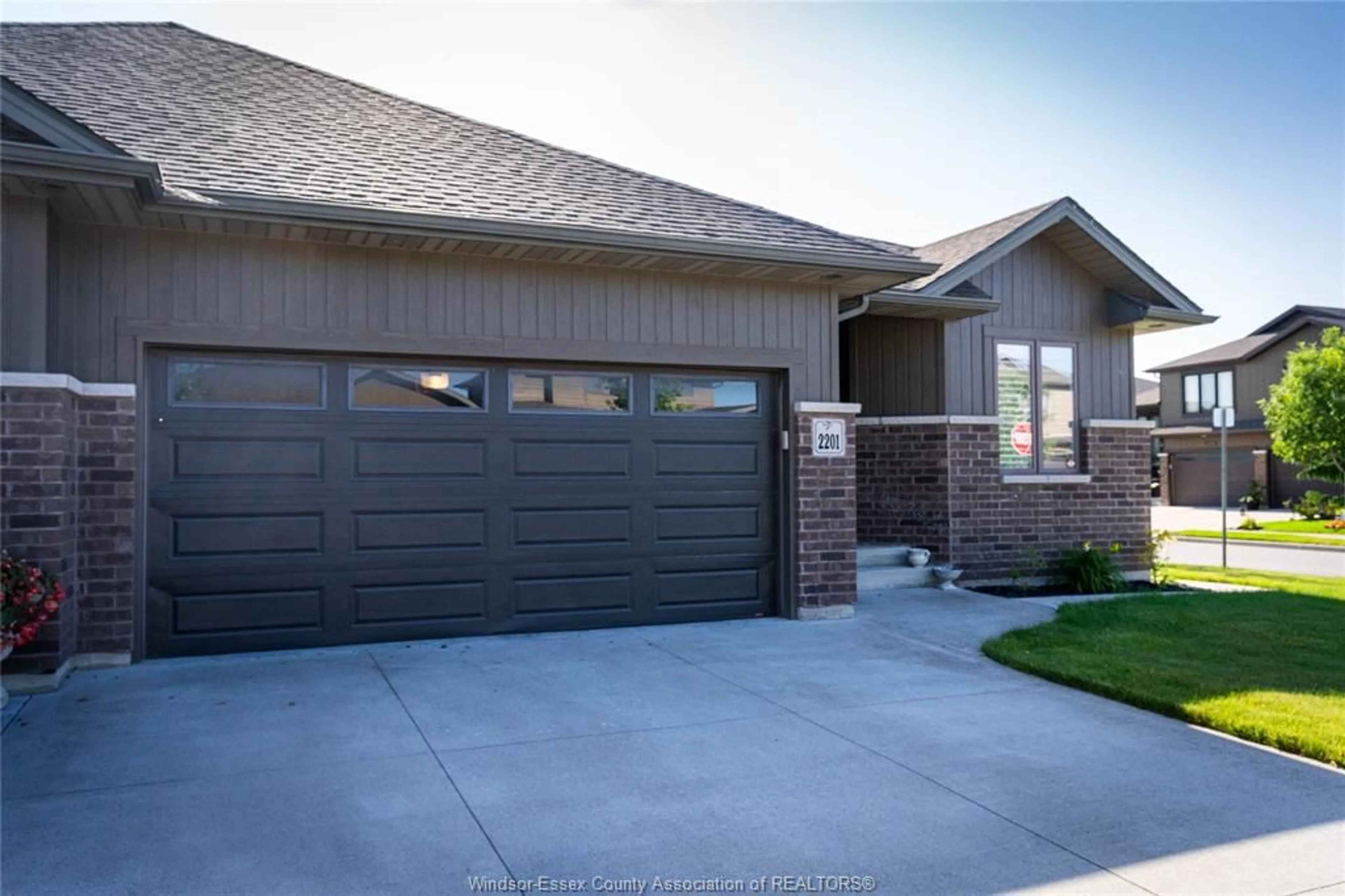 Indoor garage for 2201 MAITLAND AVENUE, Windsor Ontario N8P 0B7