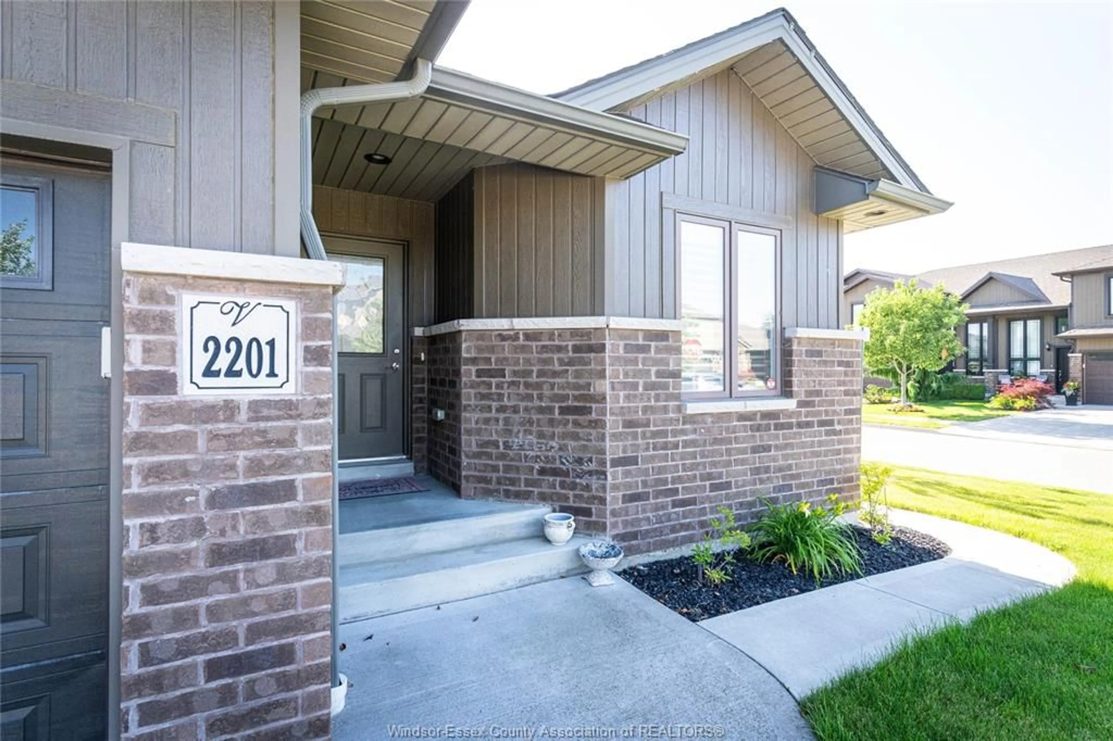 Home with brick exterior material, street for 2201 MAITLAND AVENUE, Windsor Ontario N8P 0B7