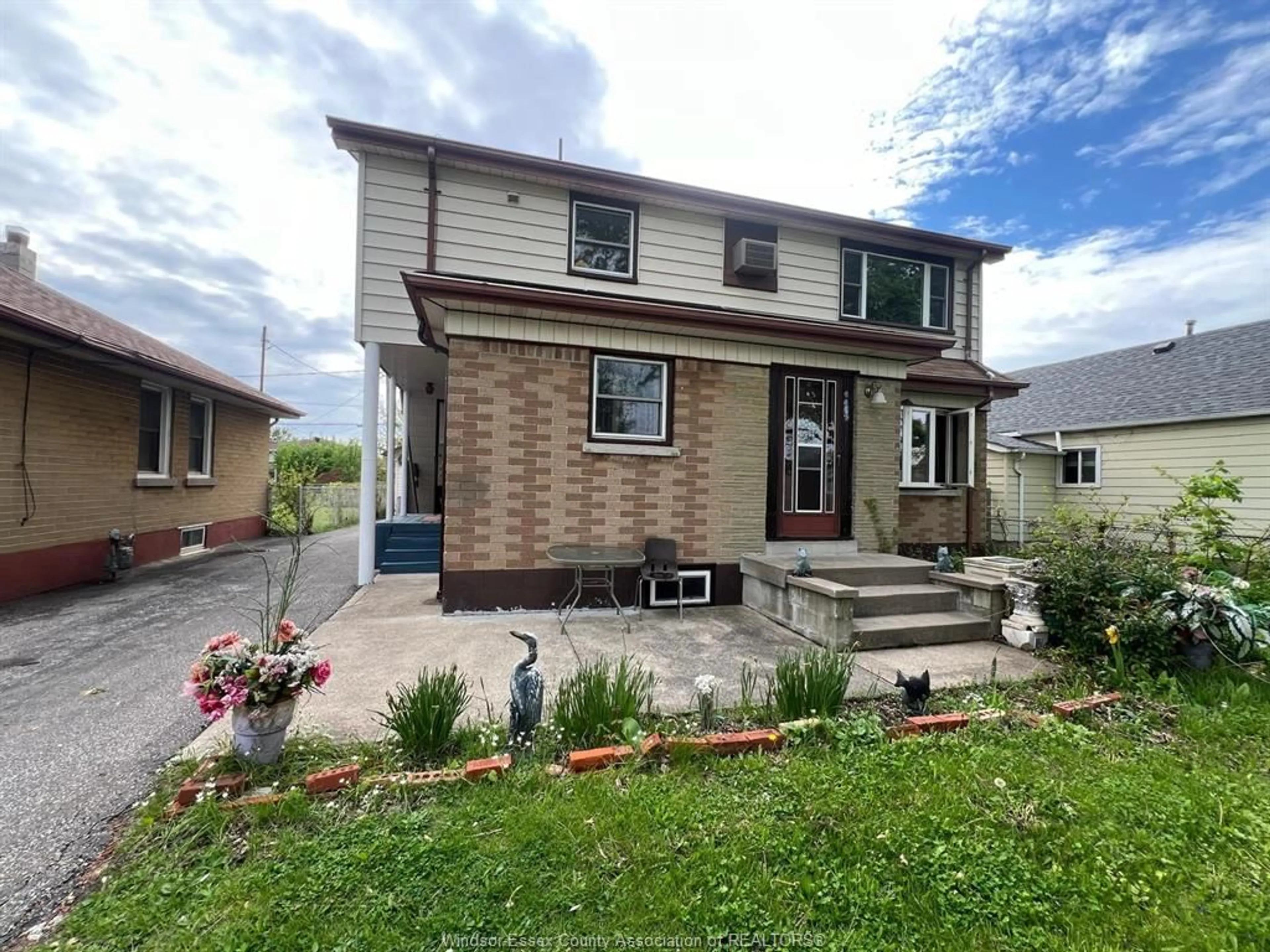 Frontside or backside of a home for 1465 CALIFORNIA Ave, Windsor Ontario N9B 3A2