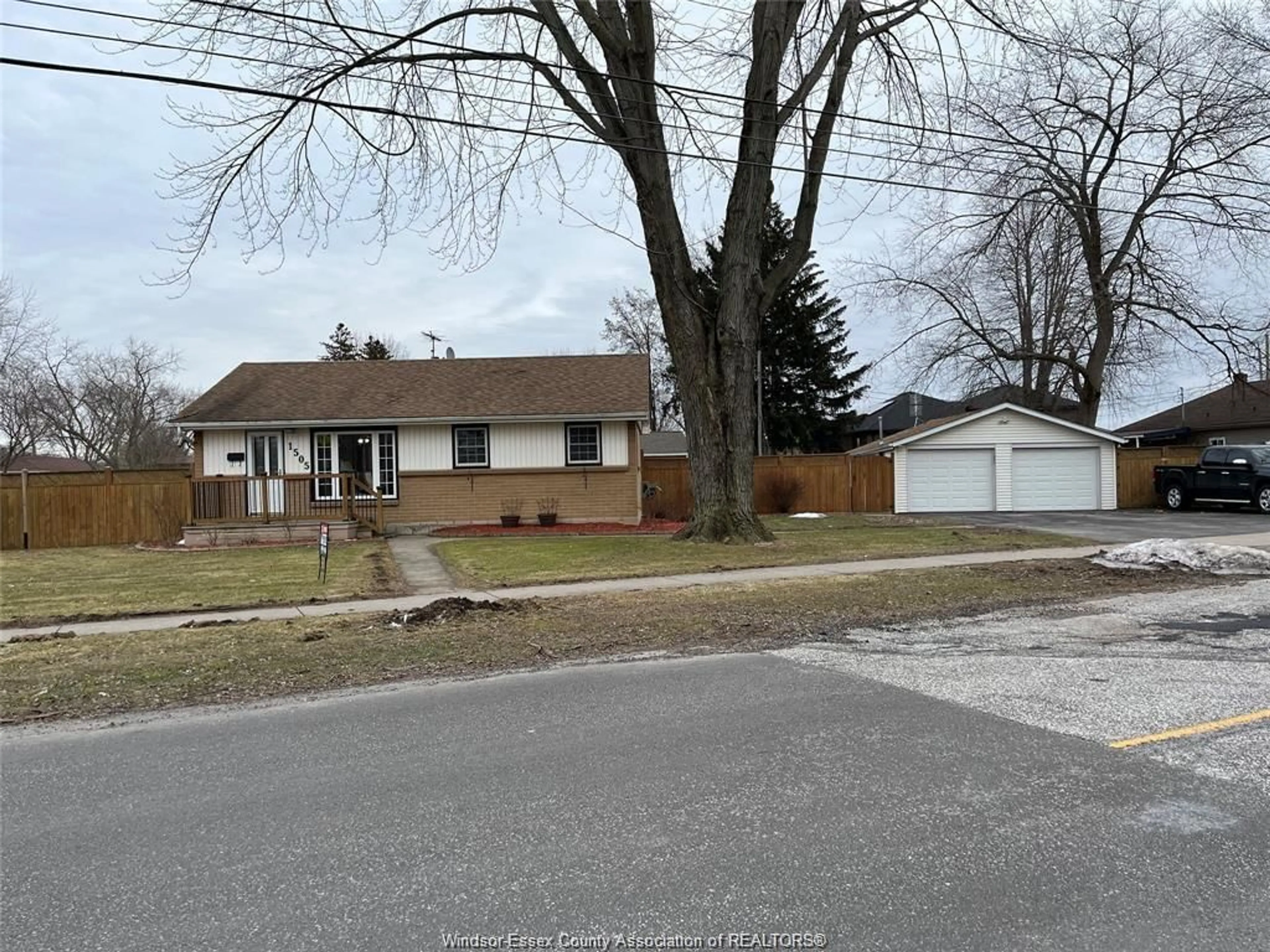 Frontside or backside of a home for 1505 MICHIGAN, LaSalle Ontario N9J 2G7