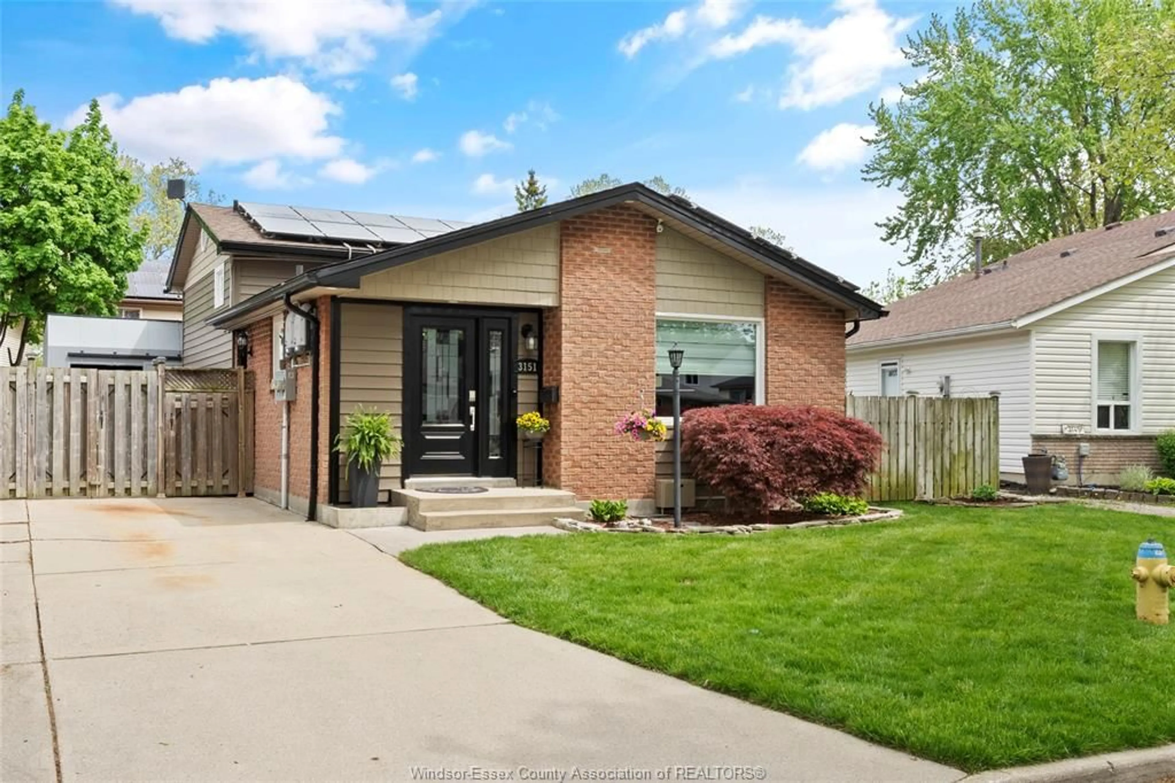 Frontside or backside of a home for 3151 Fairlaine Cres, Windsor Ontario N8W4Y5