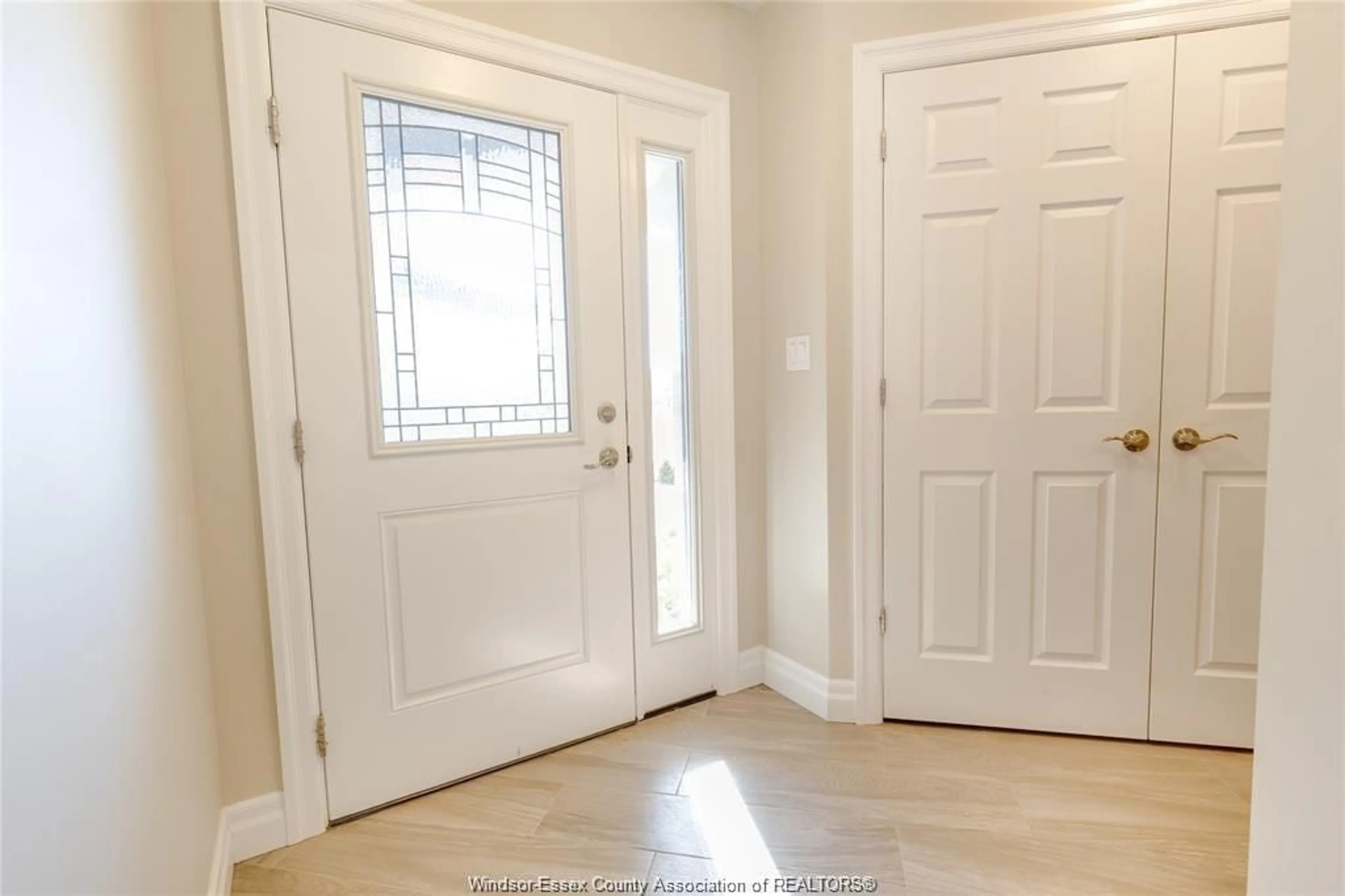 Indoor entryway for 103 HOUGHTON, Essex Ontario N8M 0C2