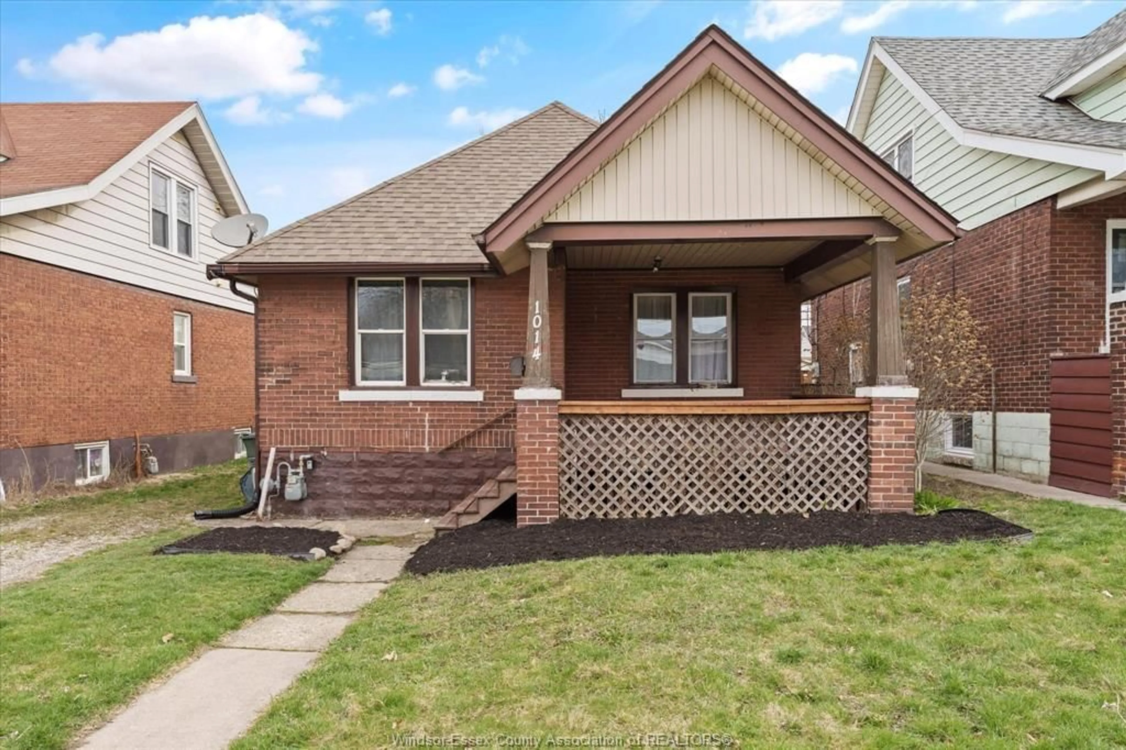 Home with brick exterior material for 1014 Felix Ave, Windsor Ontario N9C 3L5