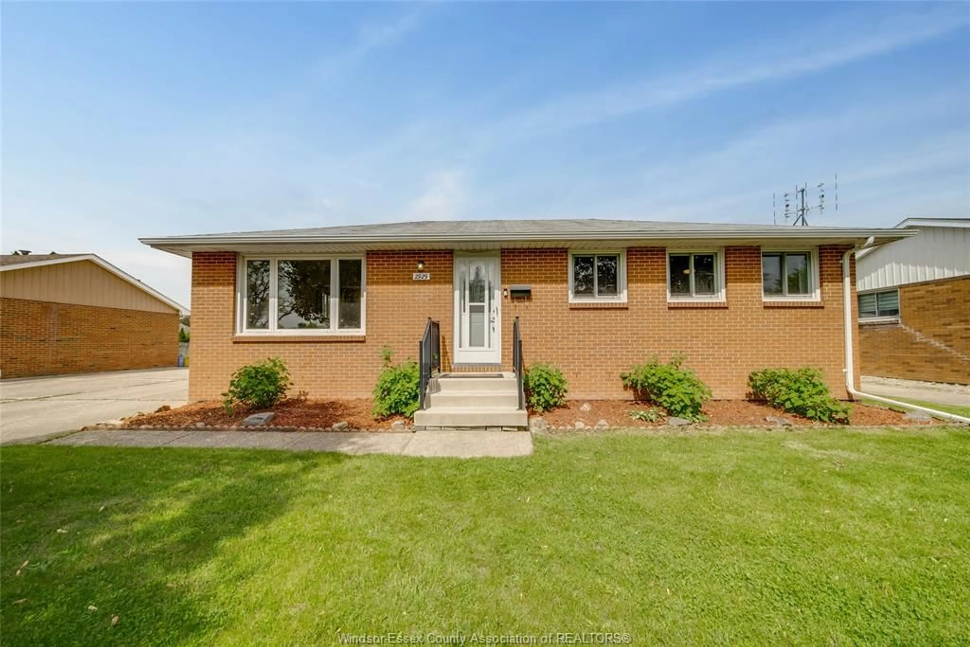 Home with brick exterior material for 2929 RIVARD, Windsor Ontario N8T 2J1