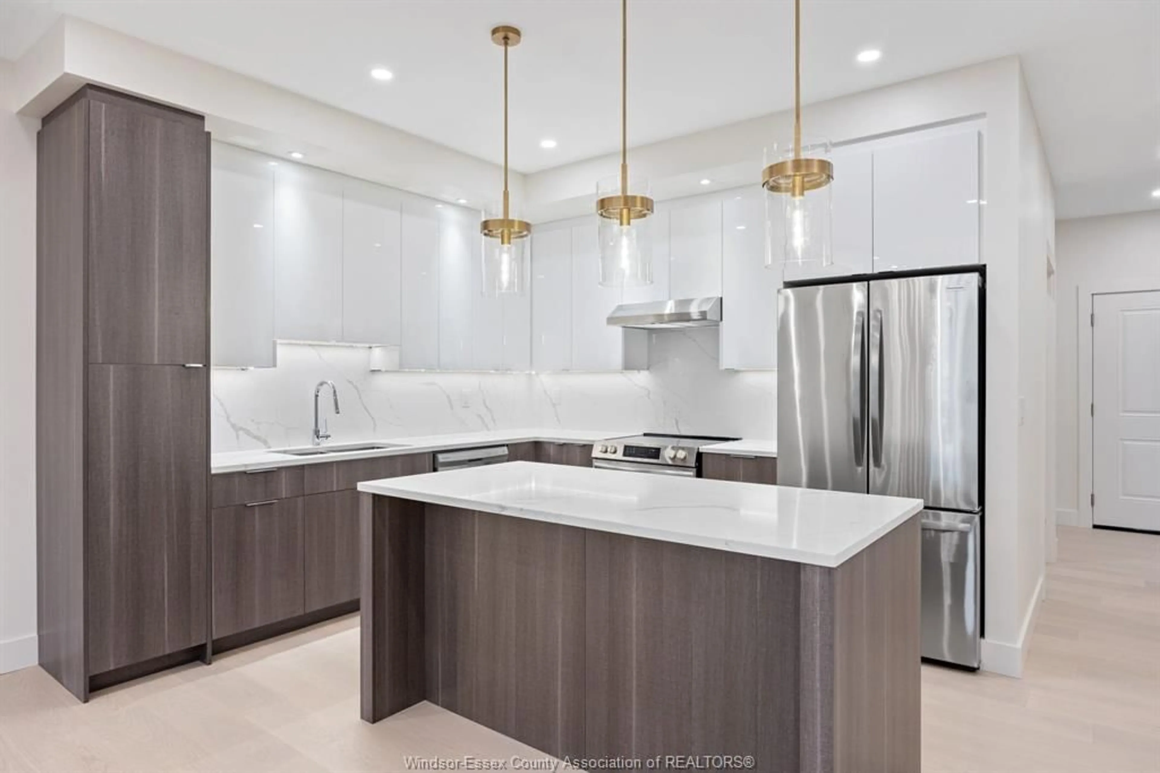 Contemporary kitchen for 9 EAGLE St, Leamington Ontario N8Y 0E1