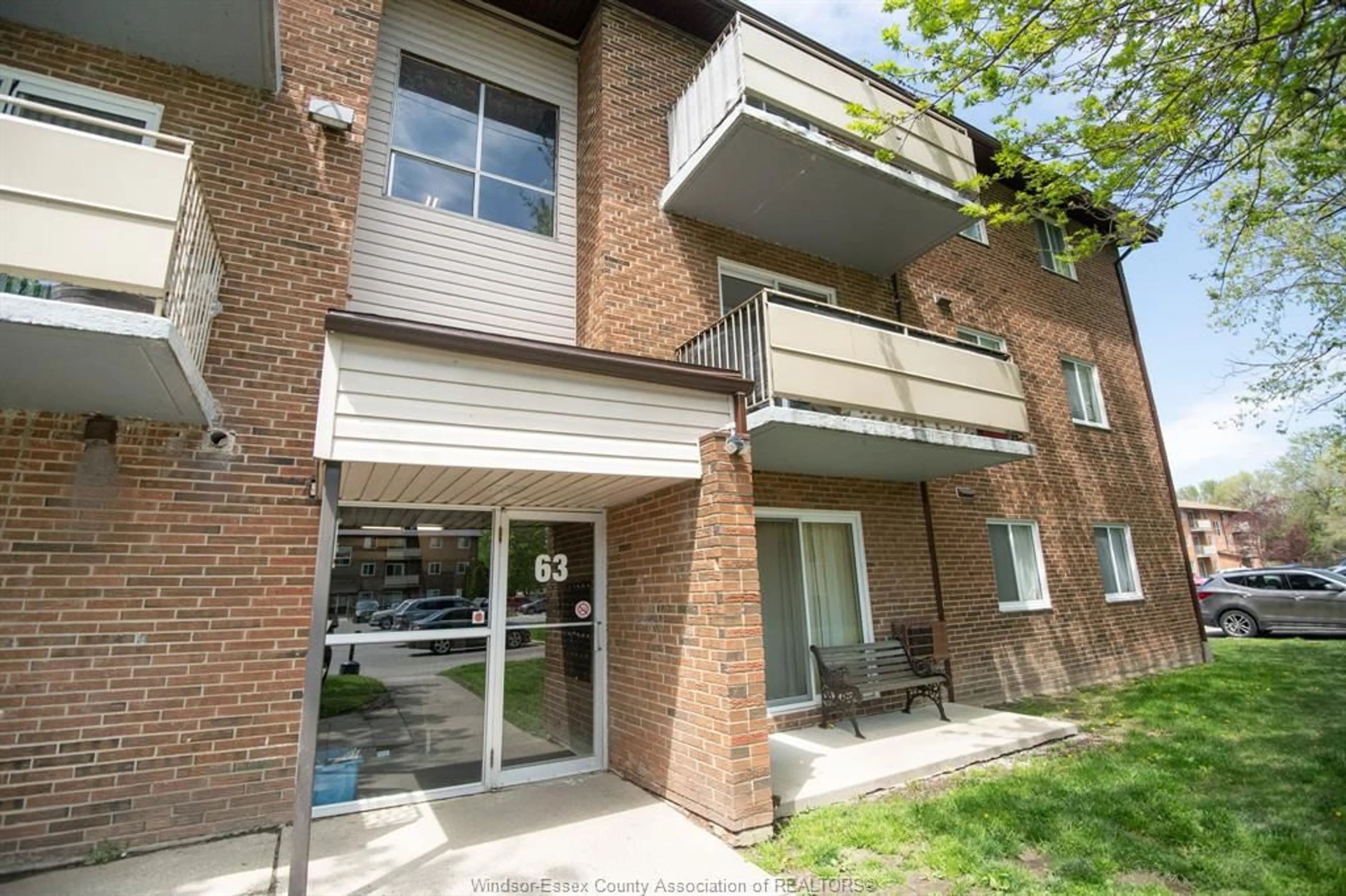 A pic from exterior of the house or condo for 63 BALDOON Rd #305, Chatham Ontario N7L 1E2