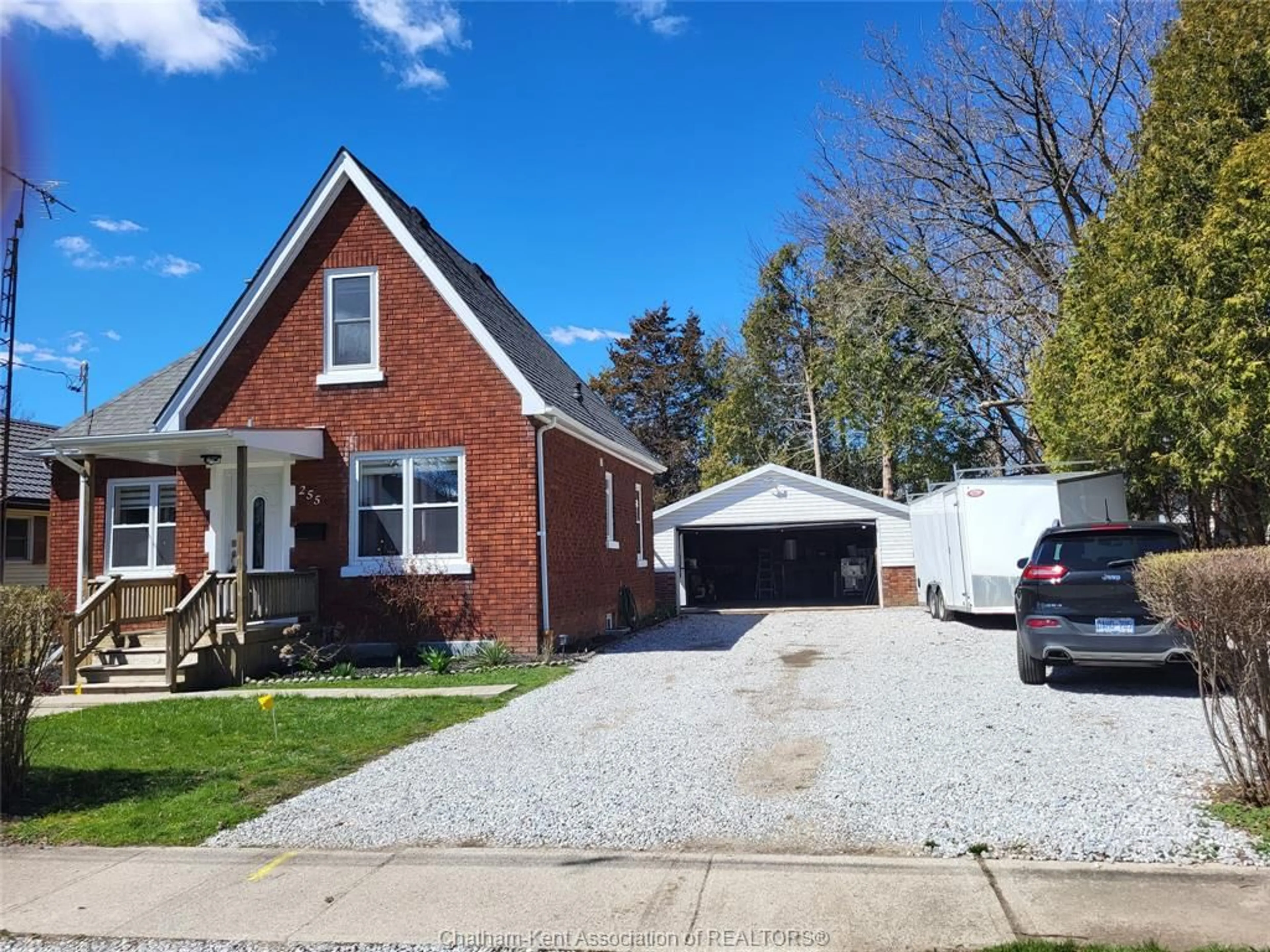Home with brick exterior material for 255 Selkirk St, Chatham Ontario N7L 1Z5
