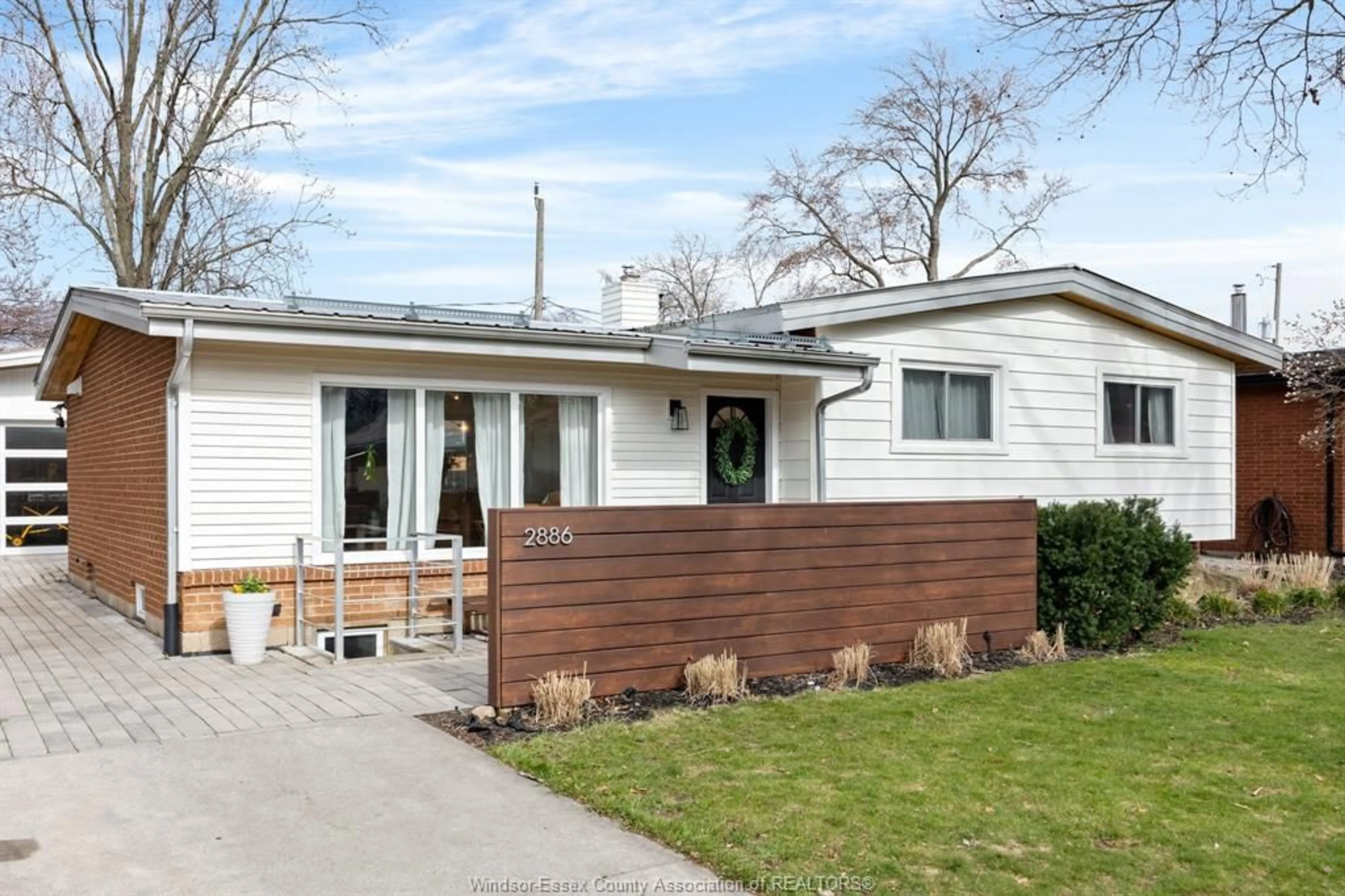 Frontside or backside of a home for 2886 RIVIERA, Windsor Ontario N9E 3A4