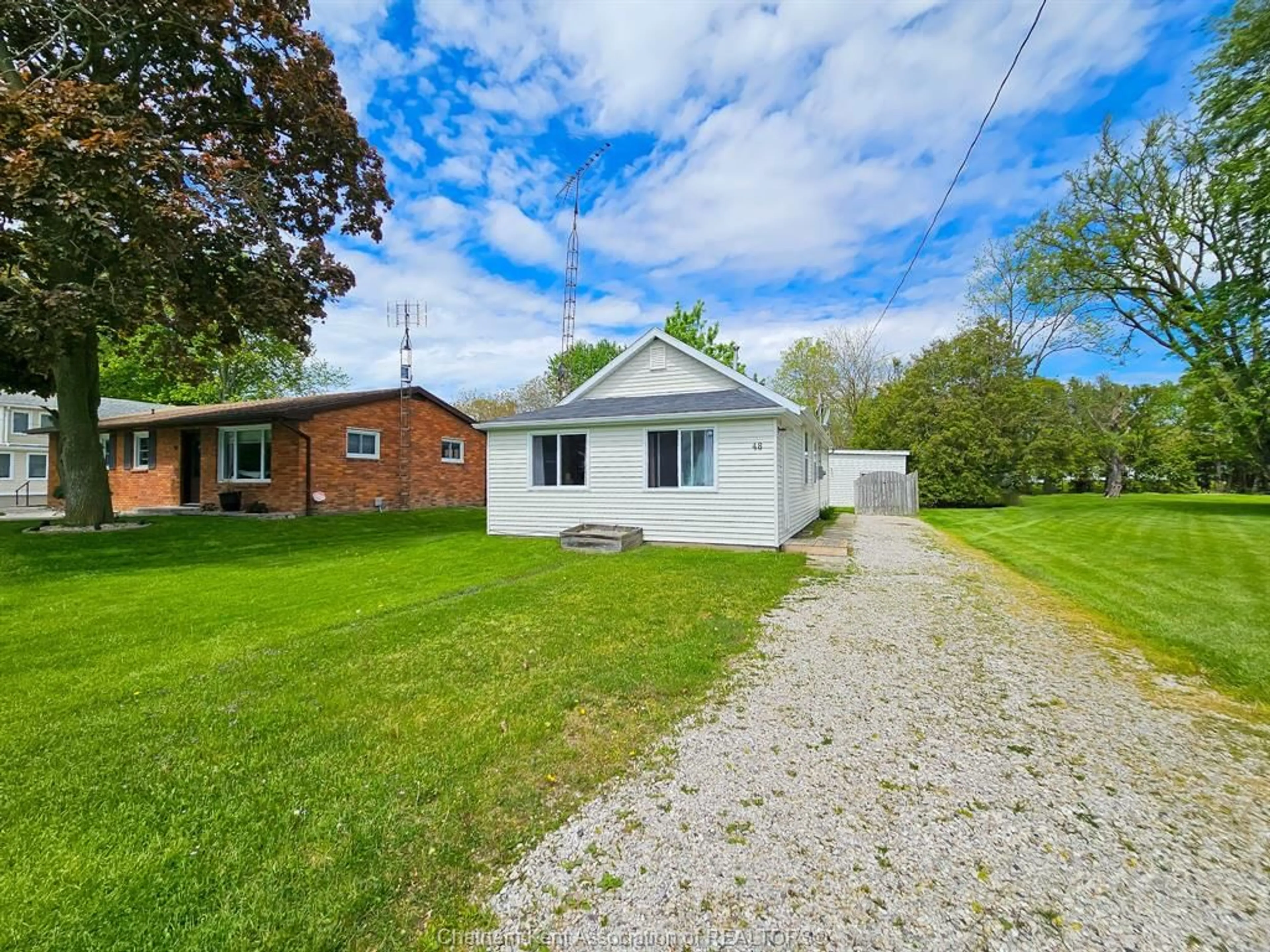 Cottage for 48 Taylor Ave St, Mitchell's Bay Ontario N0P1L0