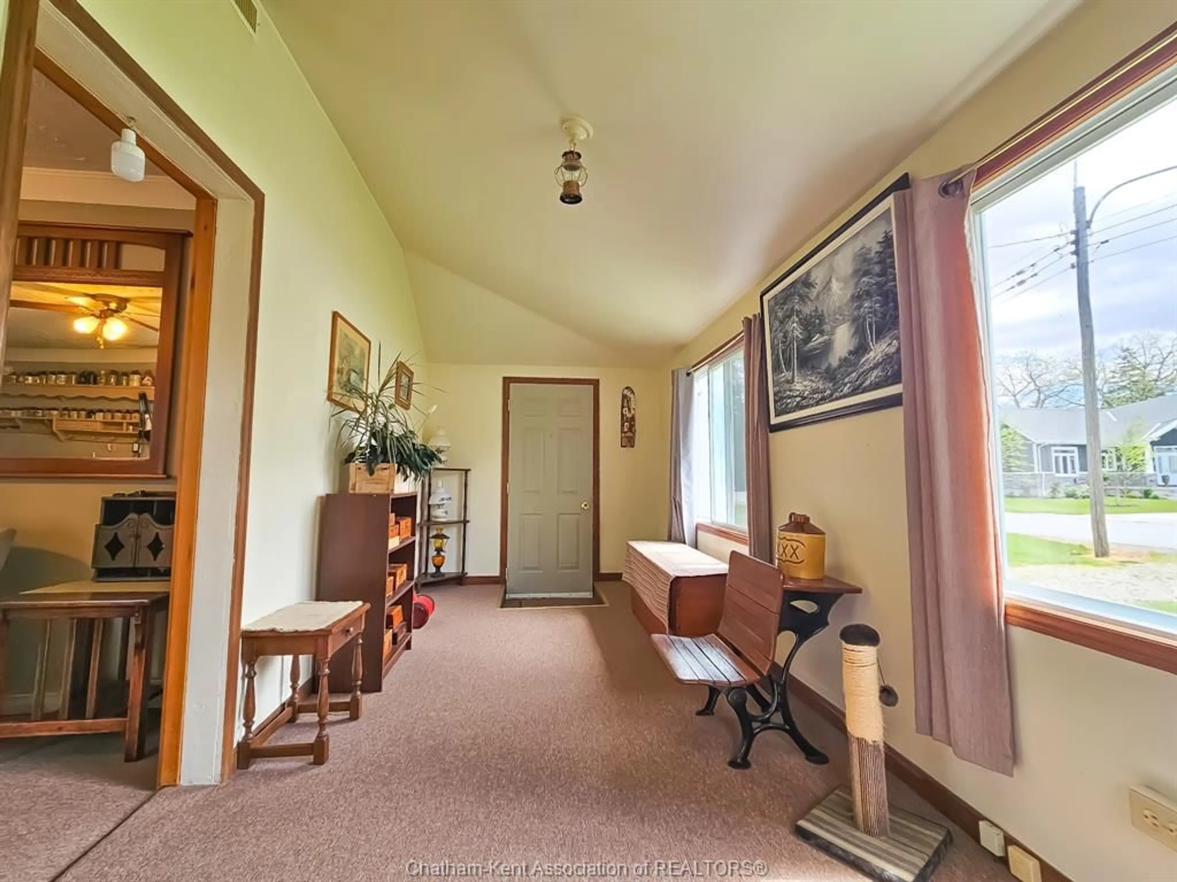 Indoor foyer for 48 Taylor Ave St, Mitchell's Bay Ontario N0P1L0