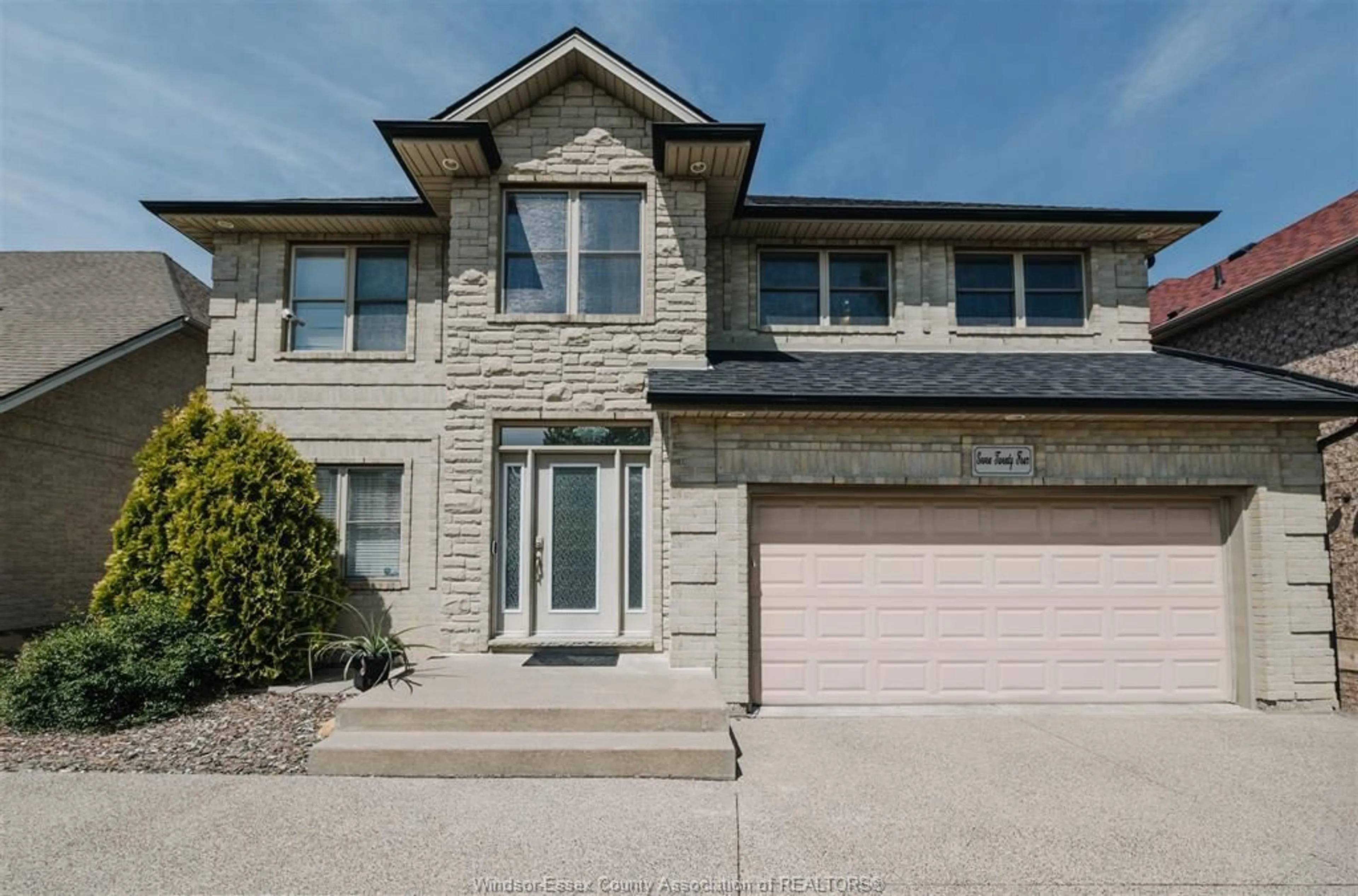 Frontside or backside of a home for 724 Massimo Cres, Windsor Ontario N9G 3C7