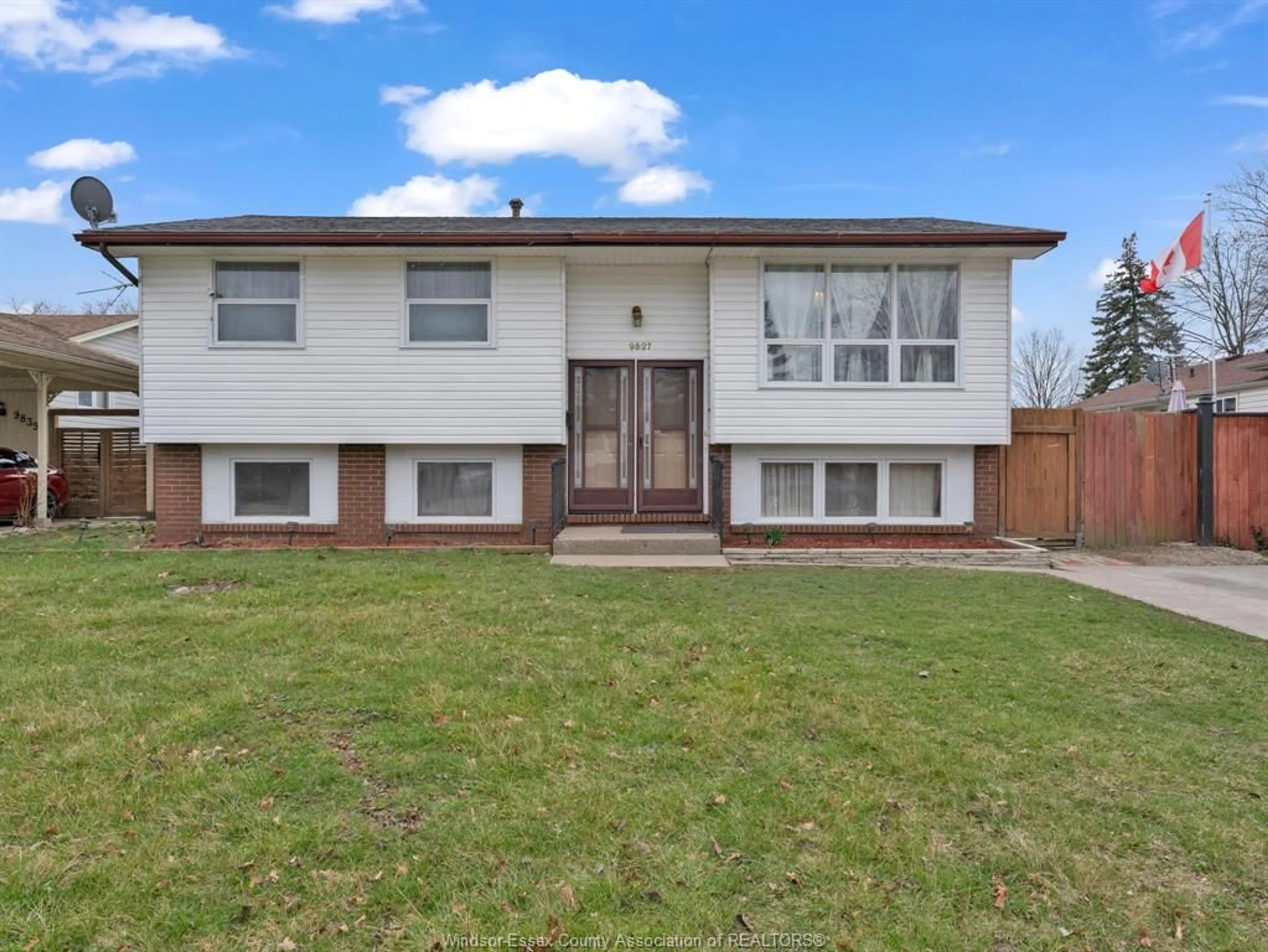 Frontside or backside of a home for 9827 RIDGE Rd, Windsor Ontario N8R 1G5