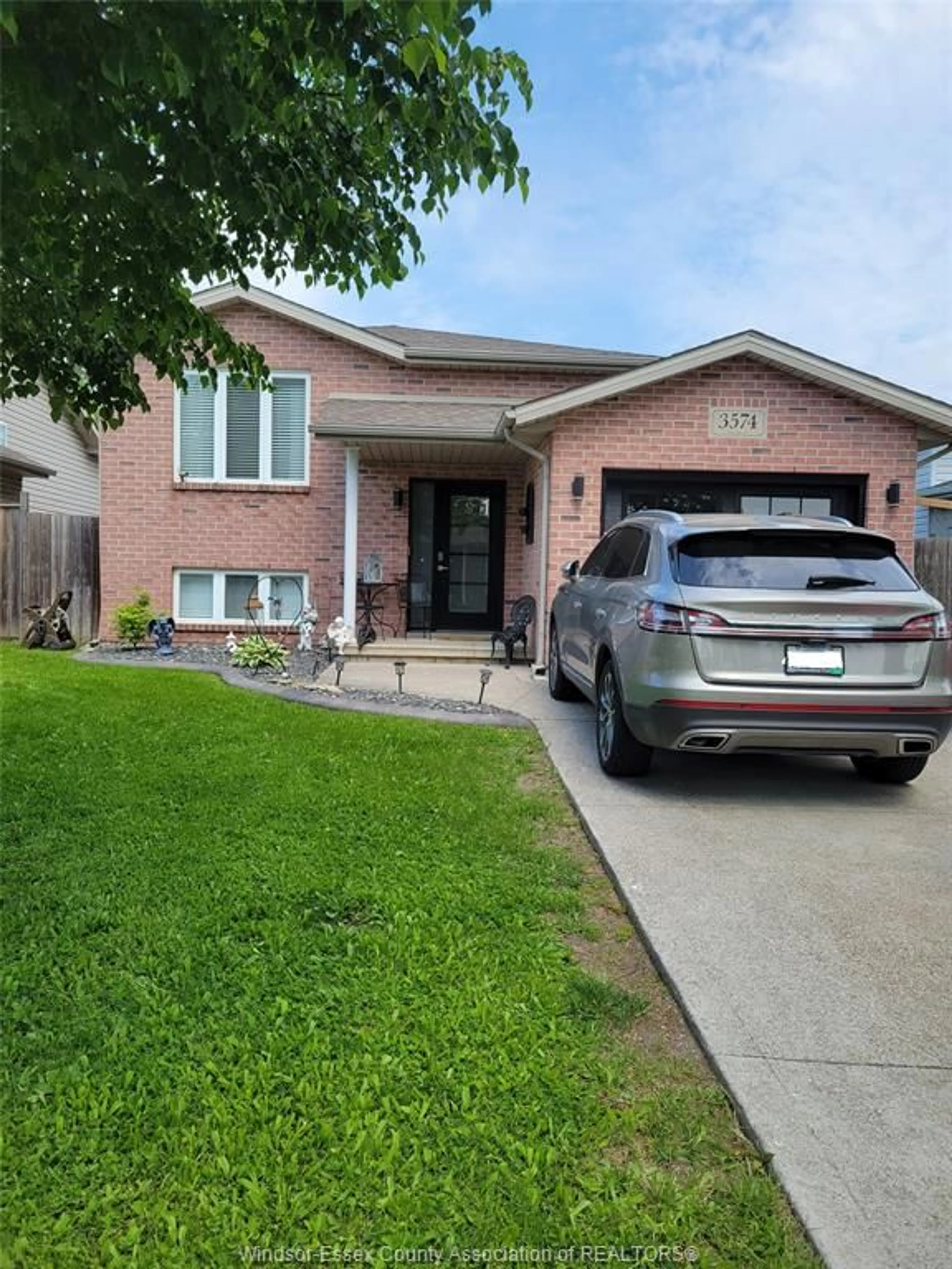 Frontside or backside of a home for 3574 CARIBOU Cres, Windsor Ontario N8W 5T2