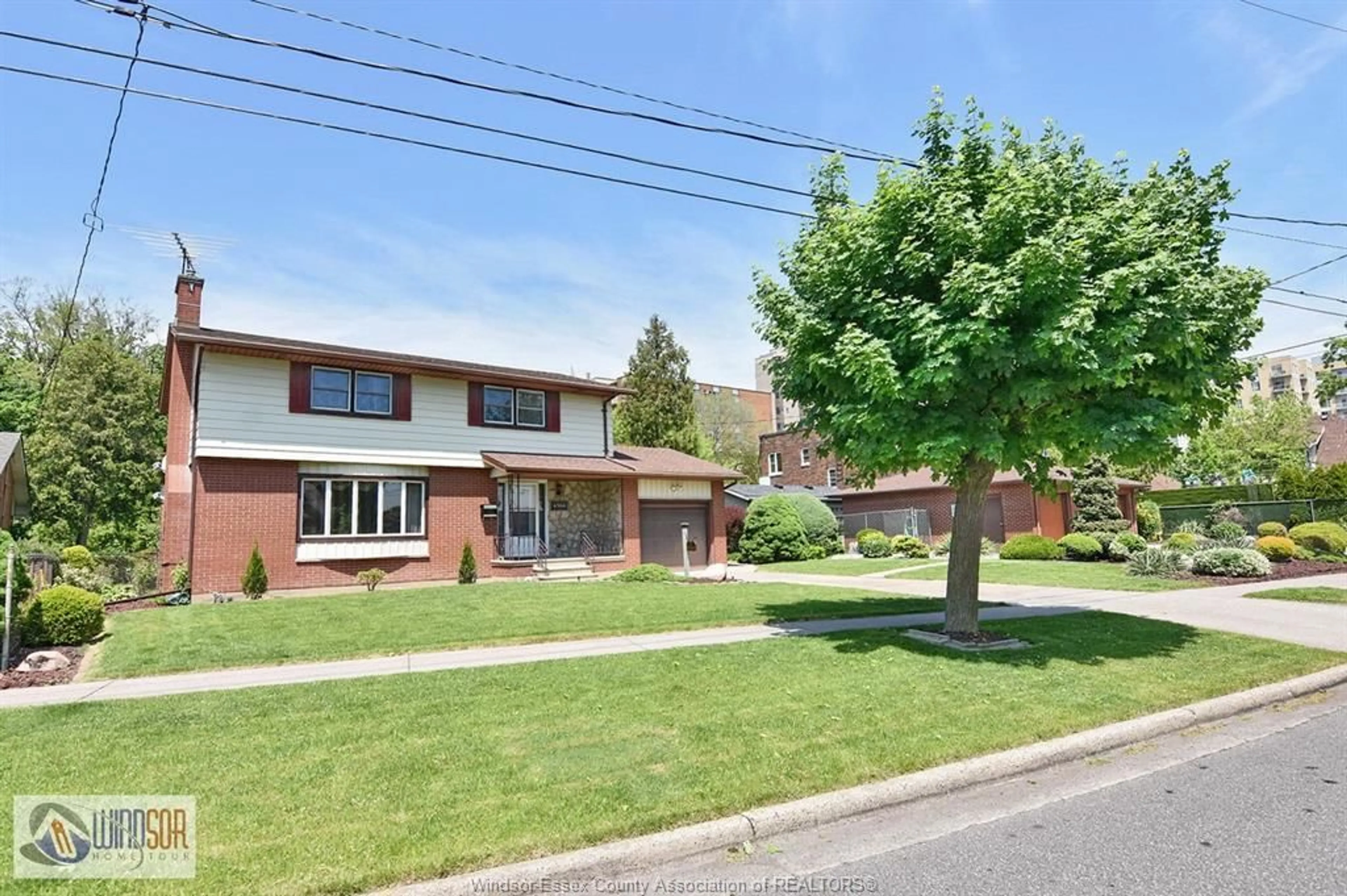Frontside or backside of a home for 4566 PLEASANT Pl, Windsor Ontario N8Y 2G1