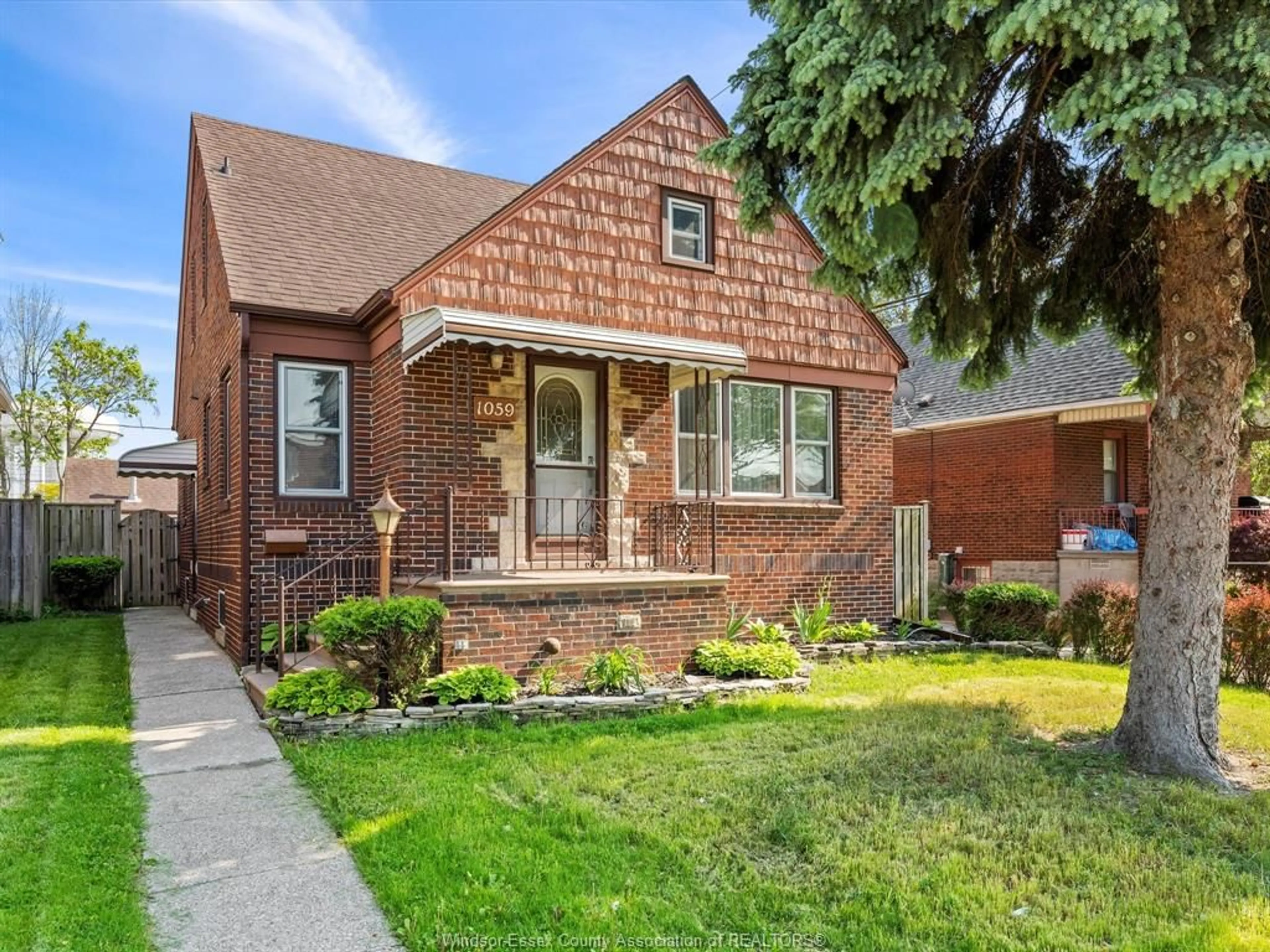 Home with brick exterior material for 1059 SHEPHERD St, Windsor Ontario N8X 2L6