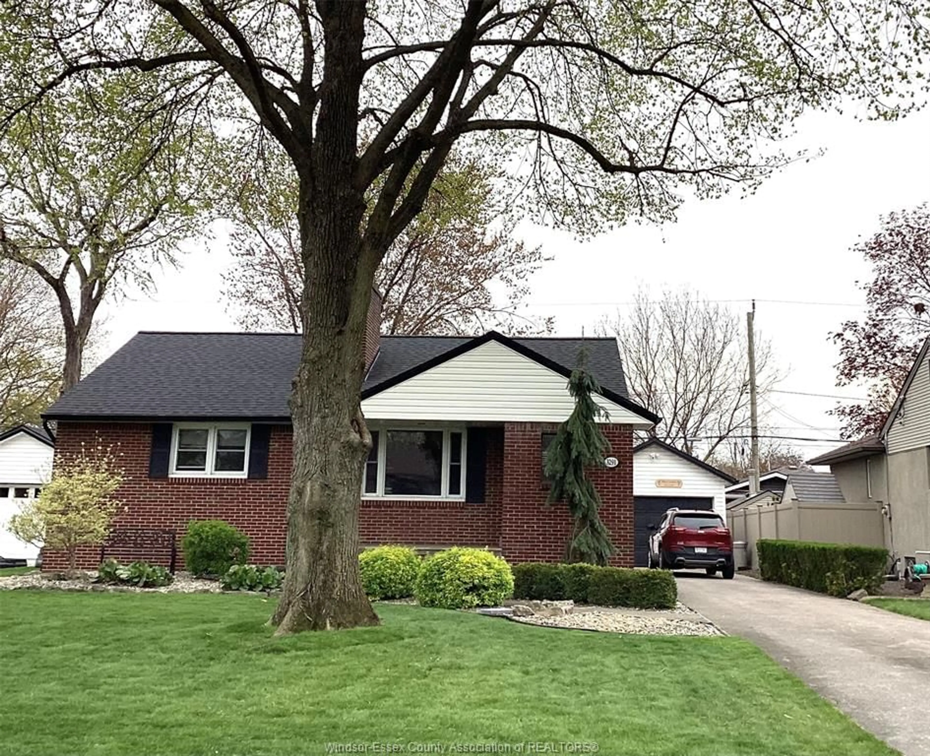 Frontside or backside of a home for 3291 MAISONNEUVE, Windsor Ontario N9E 1Y6