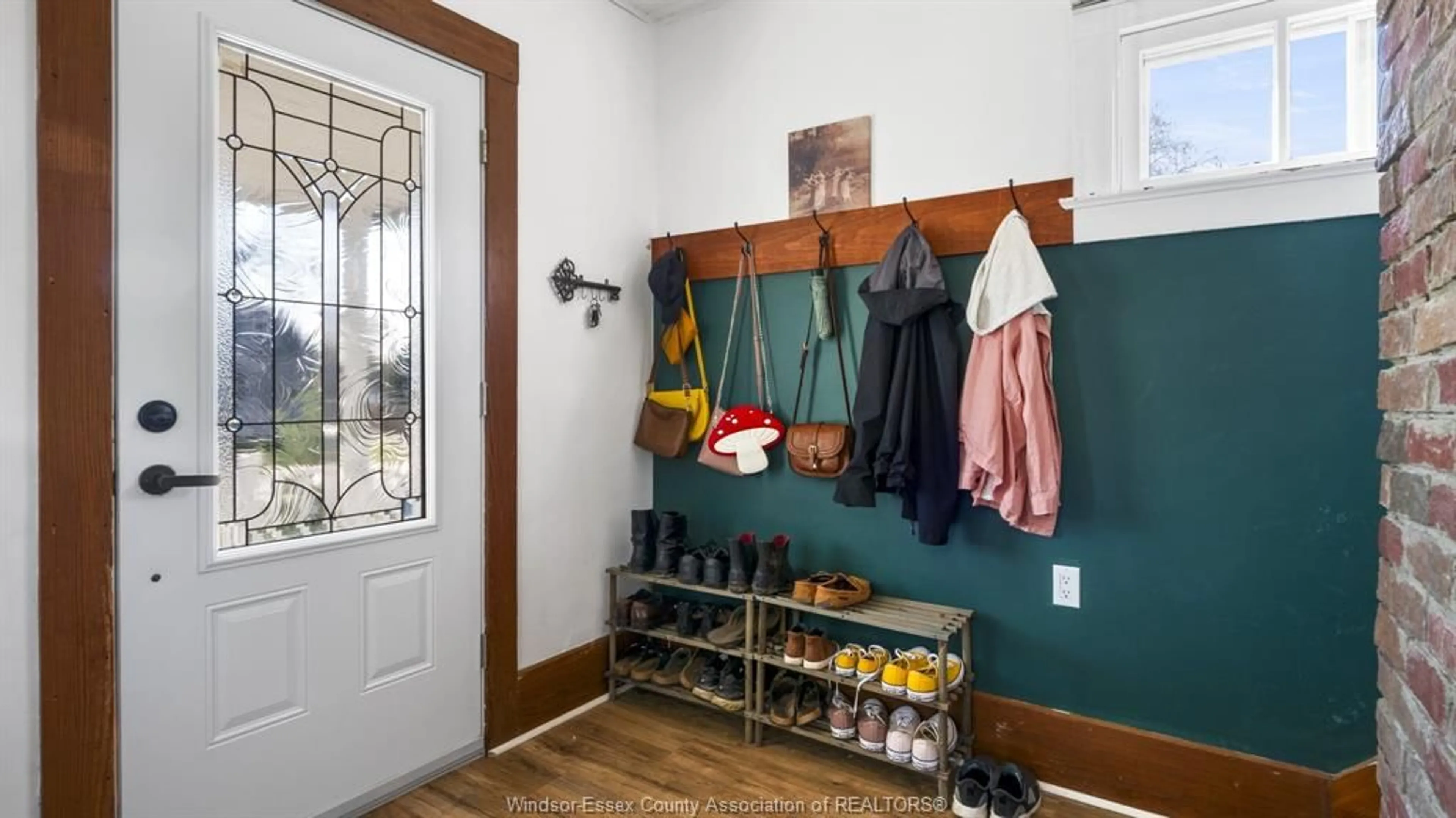 Indoor entryway for 130 Sinasac Ave, Harrow Ontario N0R 1G0