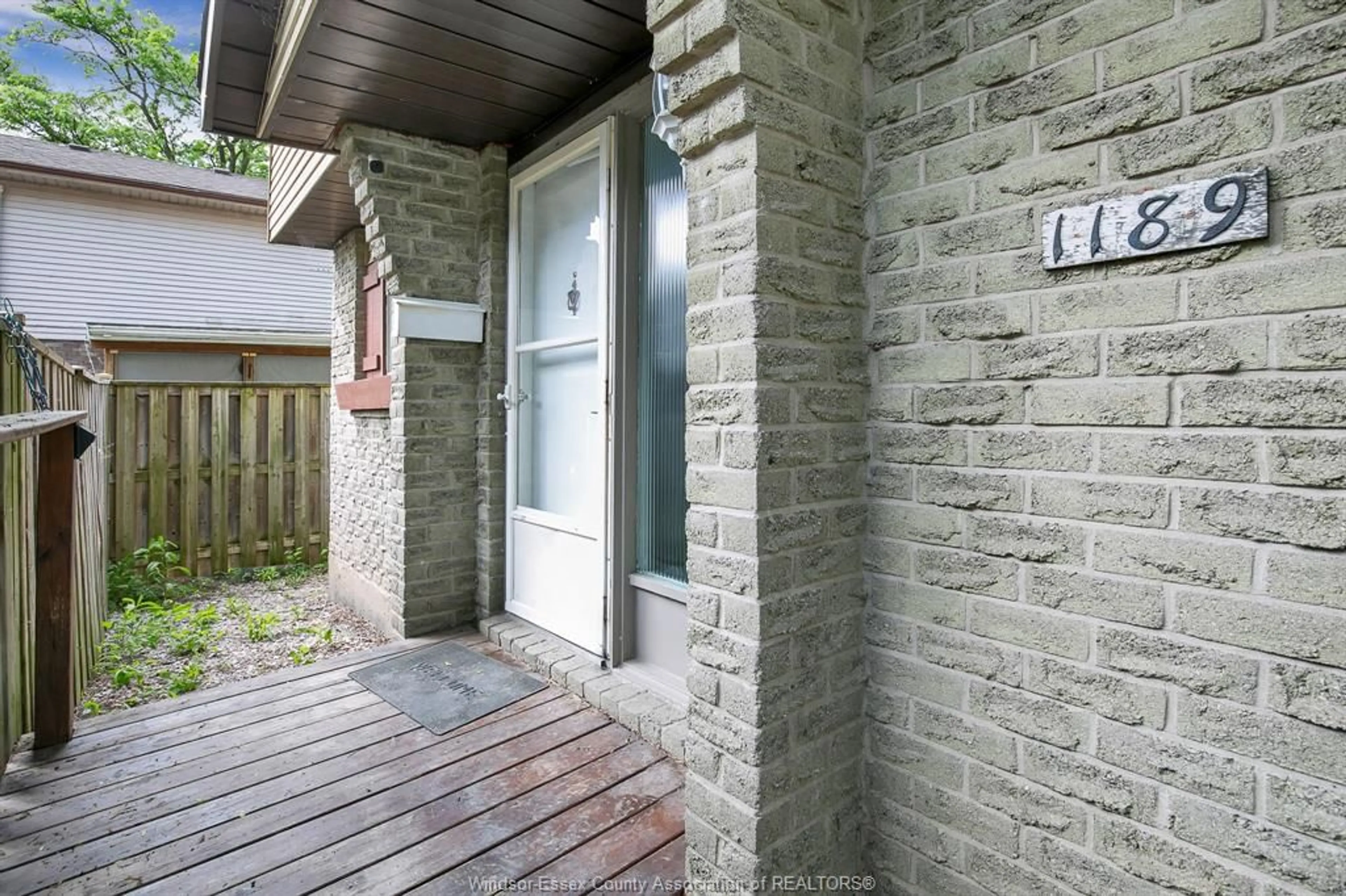 Home with brick exterior material for 1189 HEATHFIELD Crt, Windsor Ontario N8S 4N9