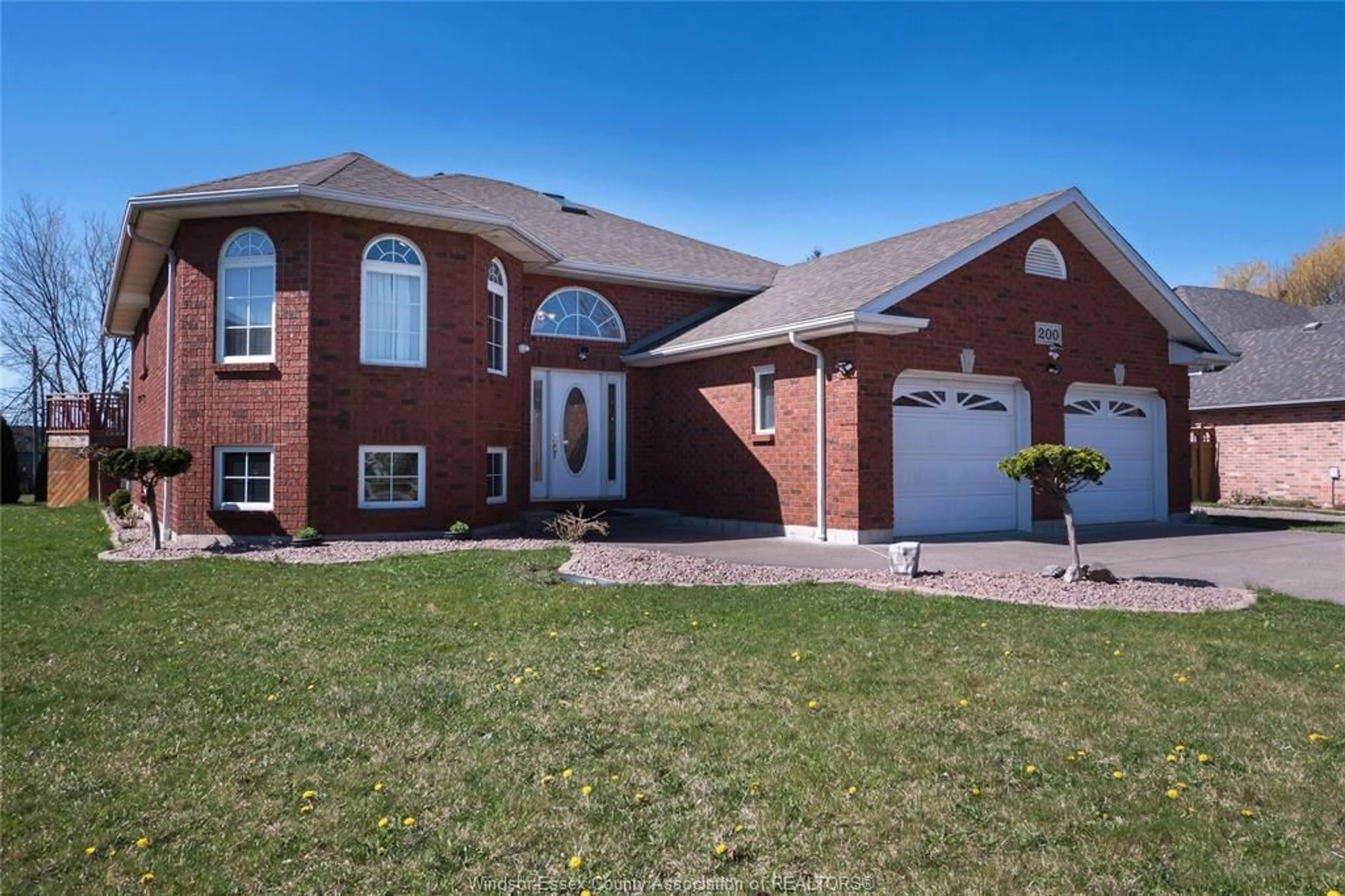Home with brick exterior material for 200 GIGNAC Cres, LaSalle Ontario N9J 3S4
