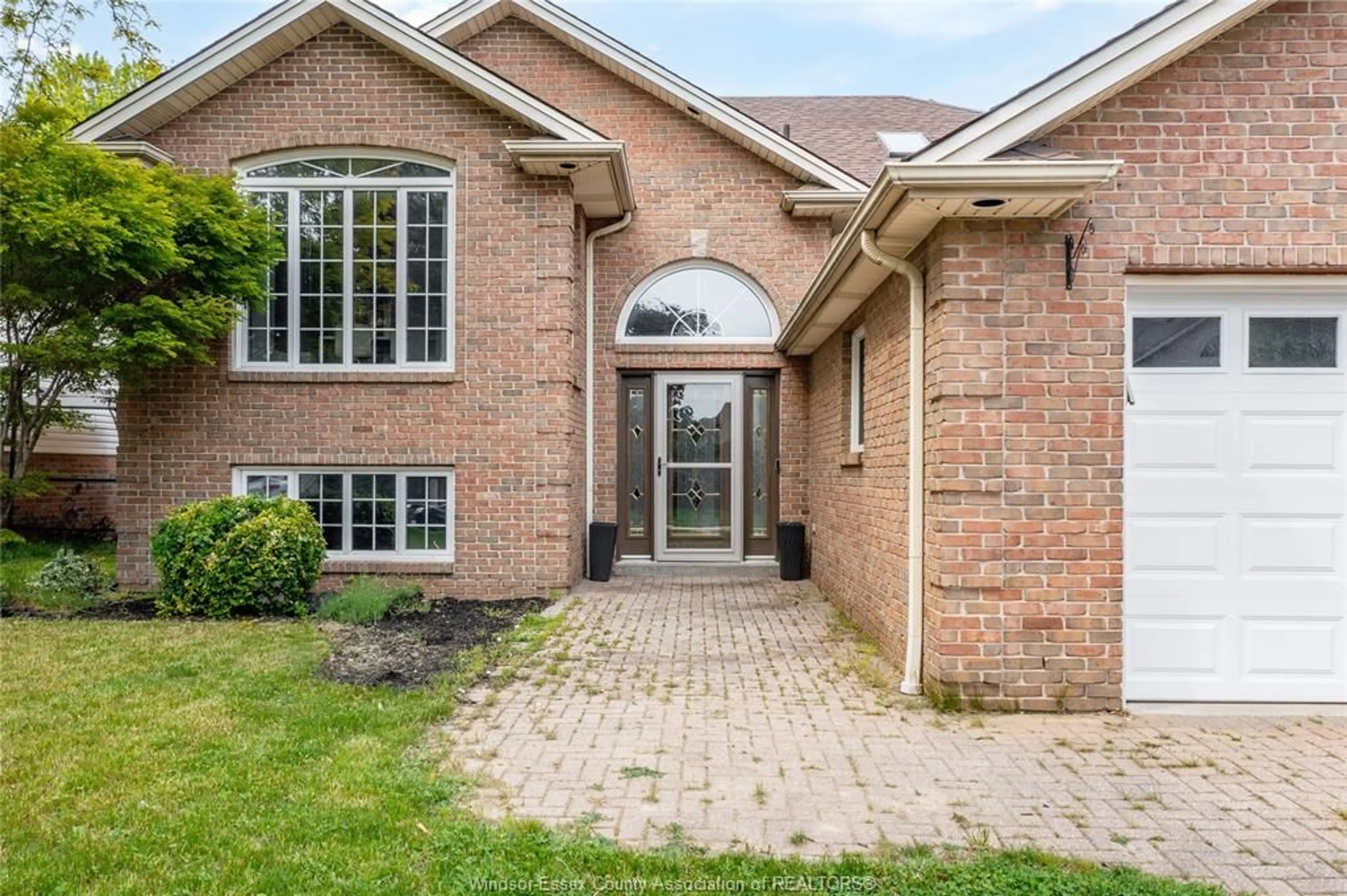Home with brick exterior material for 5919 ROSEWOOD Cres, LaSalle Ontario N9J 3L7
