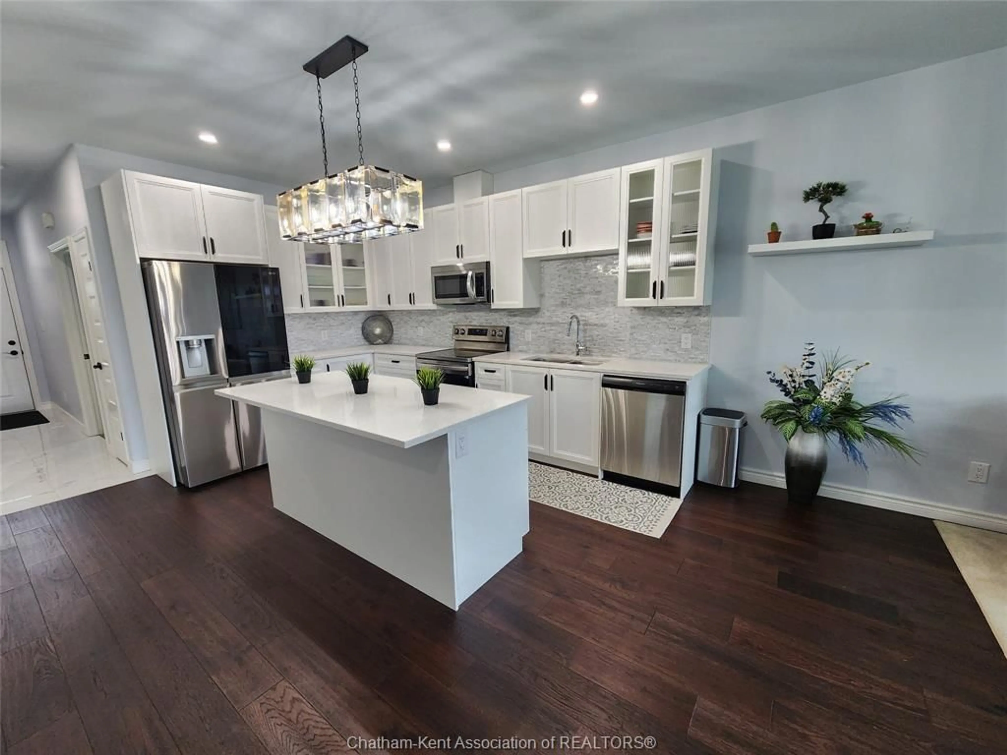 Contemporary kitchen for 3 Jonathan St, Chatham Ontario N7M 6M1
