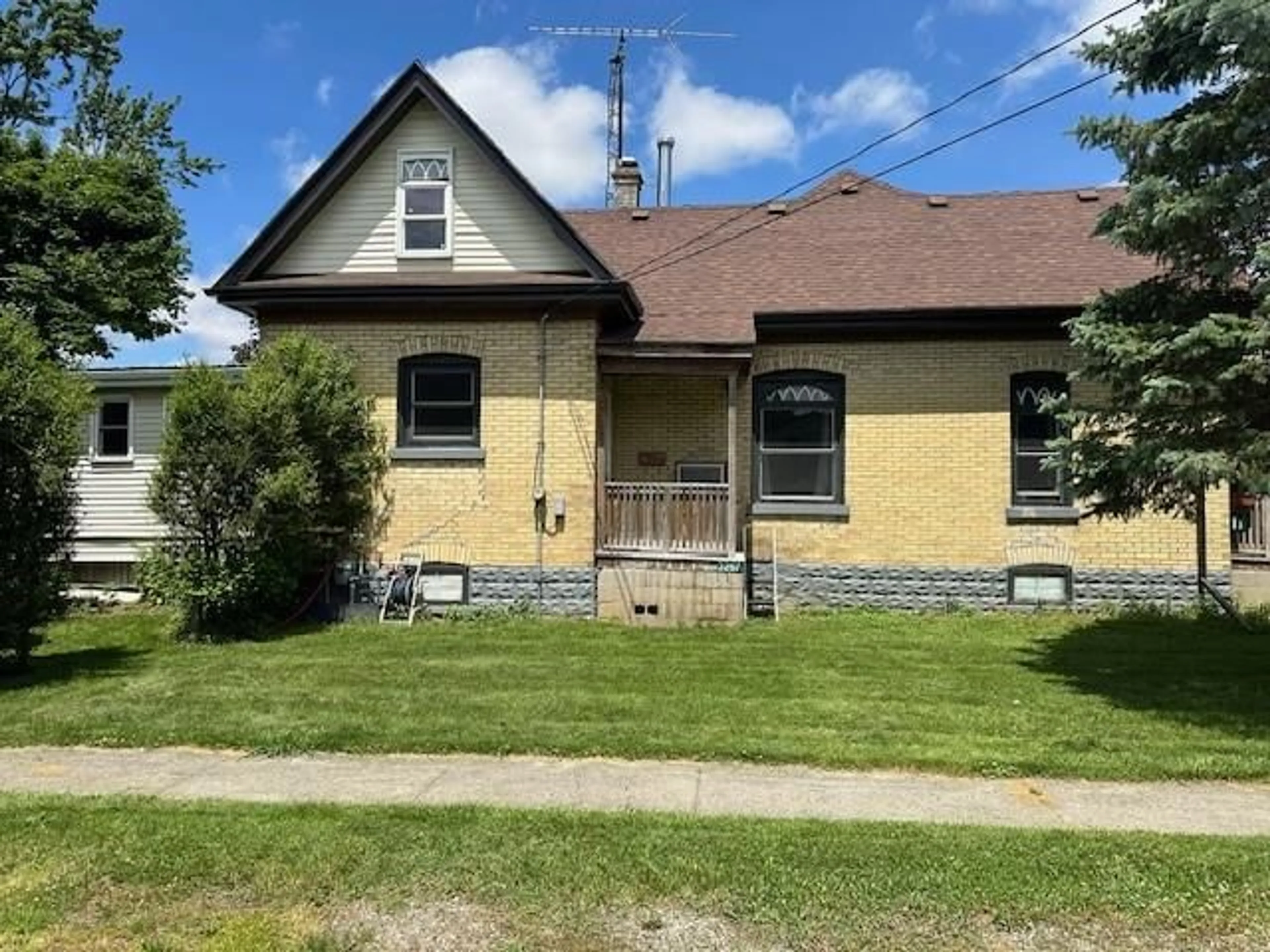 Frontside or backside of a home for 3267 RIVER St, Brooke-Alvinston Ontario N0N 1A0
