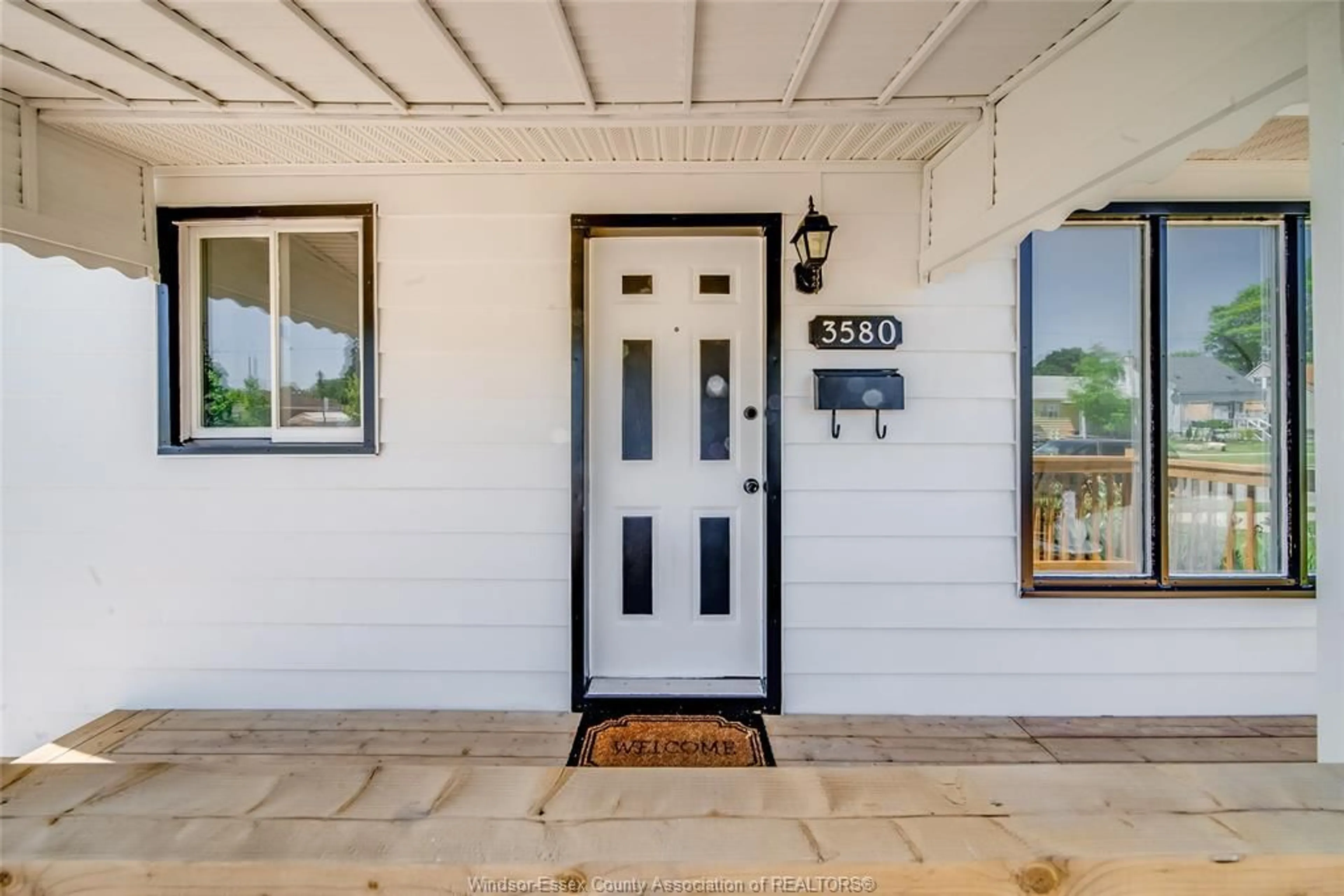 Indoor entryway for 3580 MULFORD, Windsor Ontario N9C 1W7