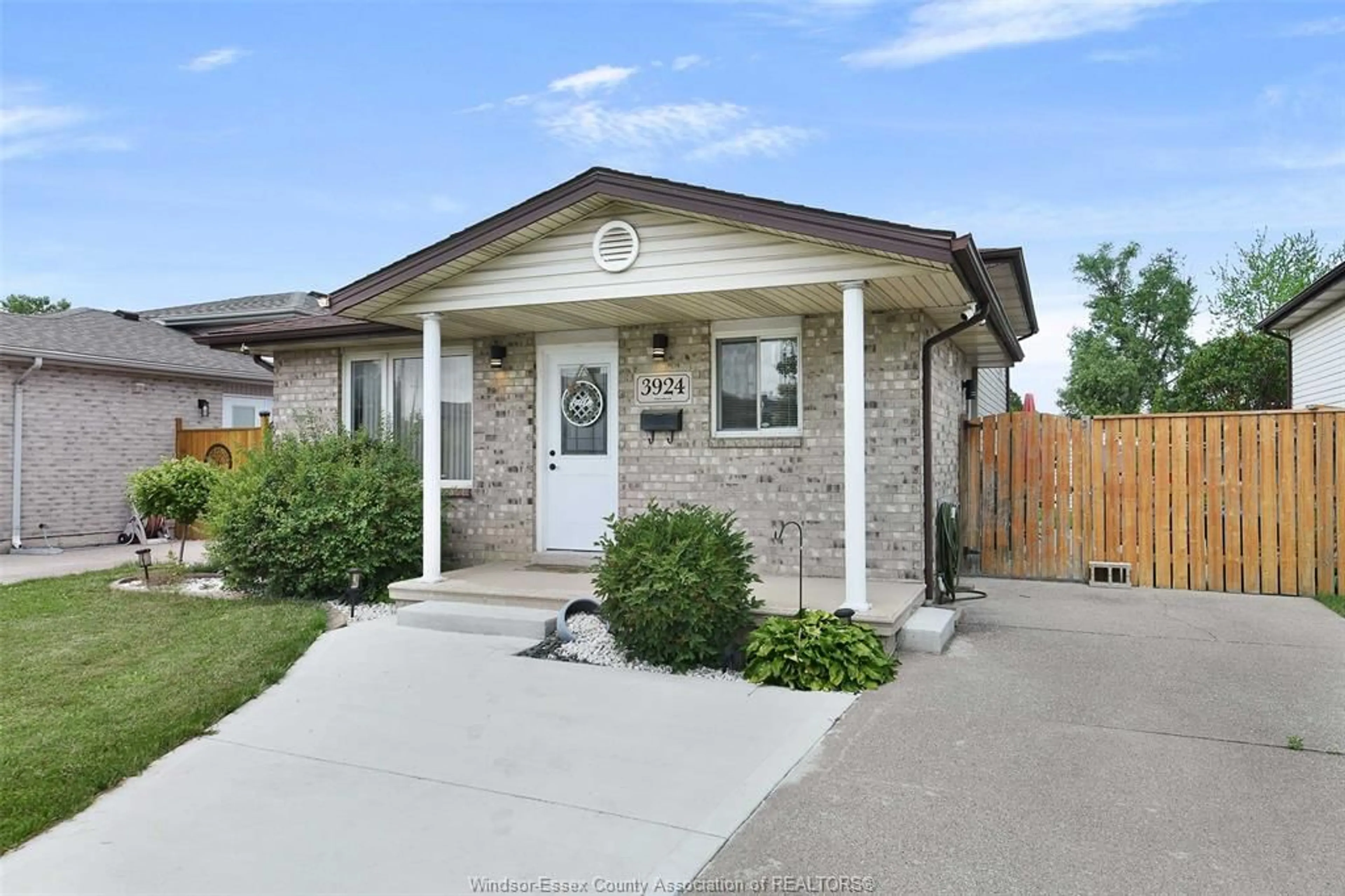 Frontside or backside of a home for 3924 WHISPERING PINES, Windsor Ontario N8W 5N8