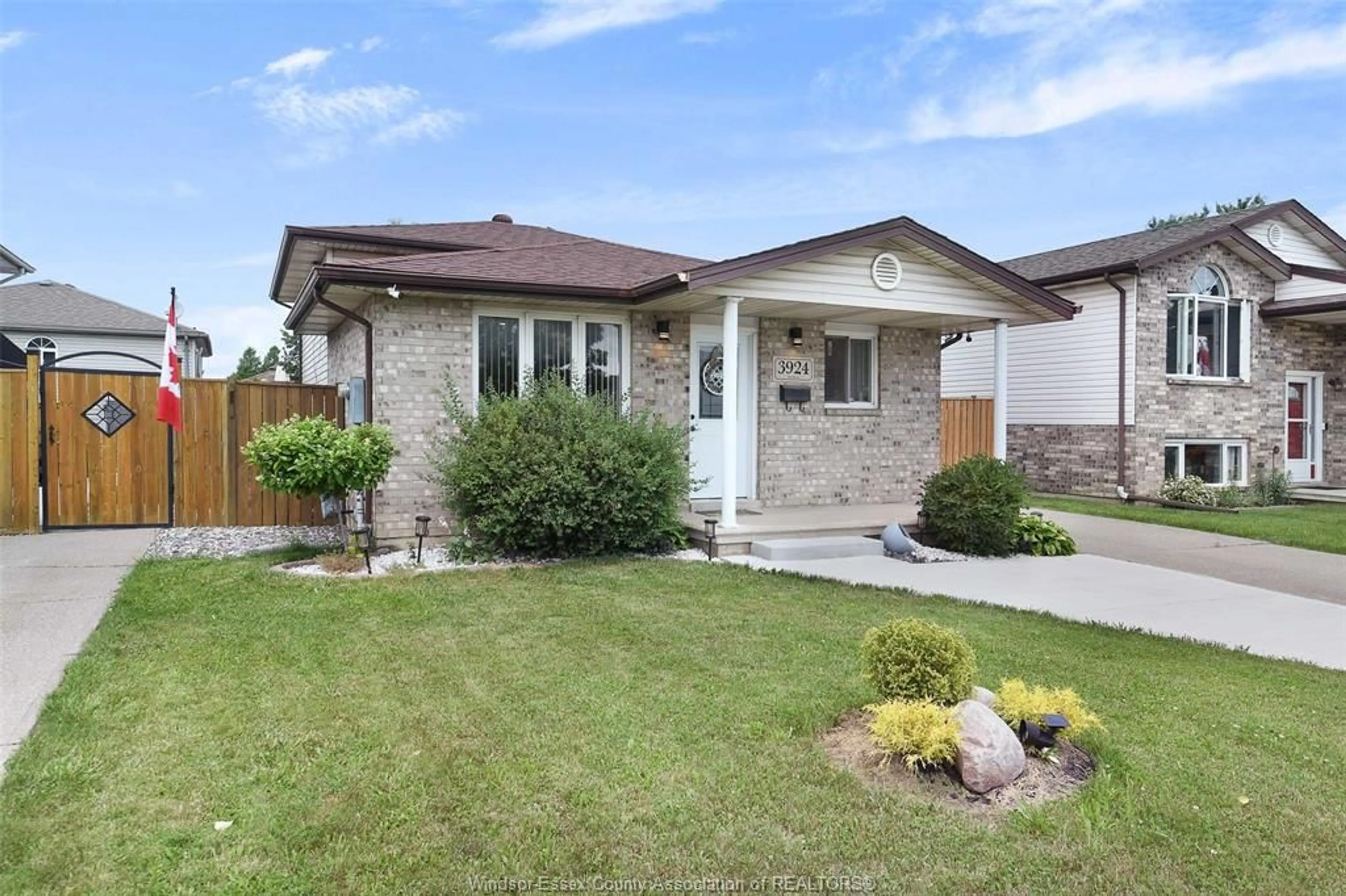 Frontside or backside of a home for 3924 WHISPERING PINES, Windsor Ontario N8W 5N8