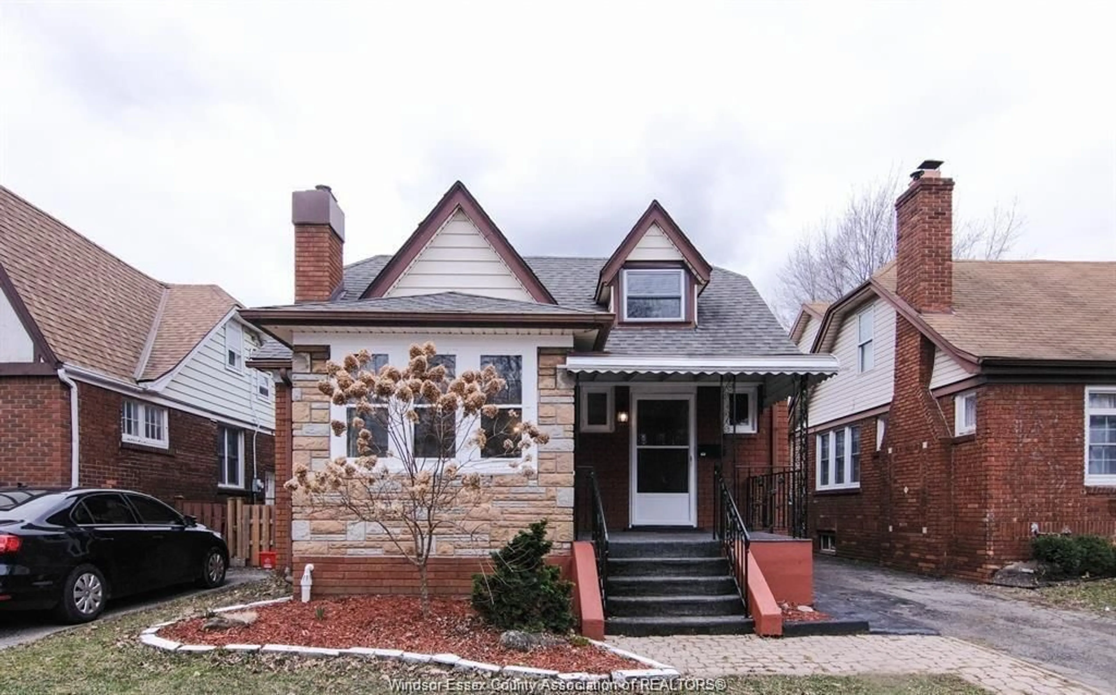 Home with brick exterior material for 2995 Randolph Ave, Windsor Ontario N9E 3E3