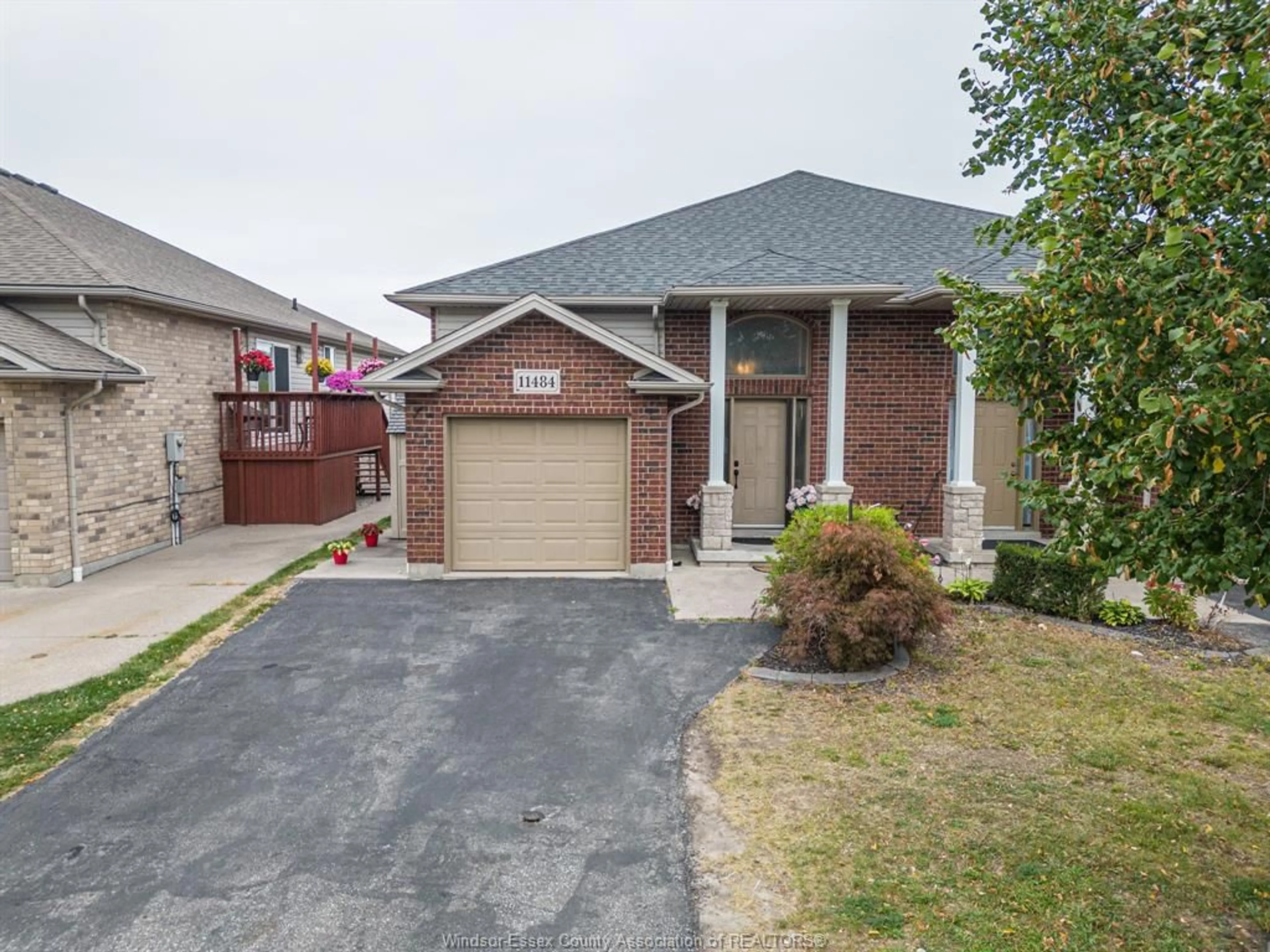 Frontside or backside of a home for 11484 TIMBER BAY, Windsor Ontario N8R 2L1