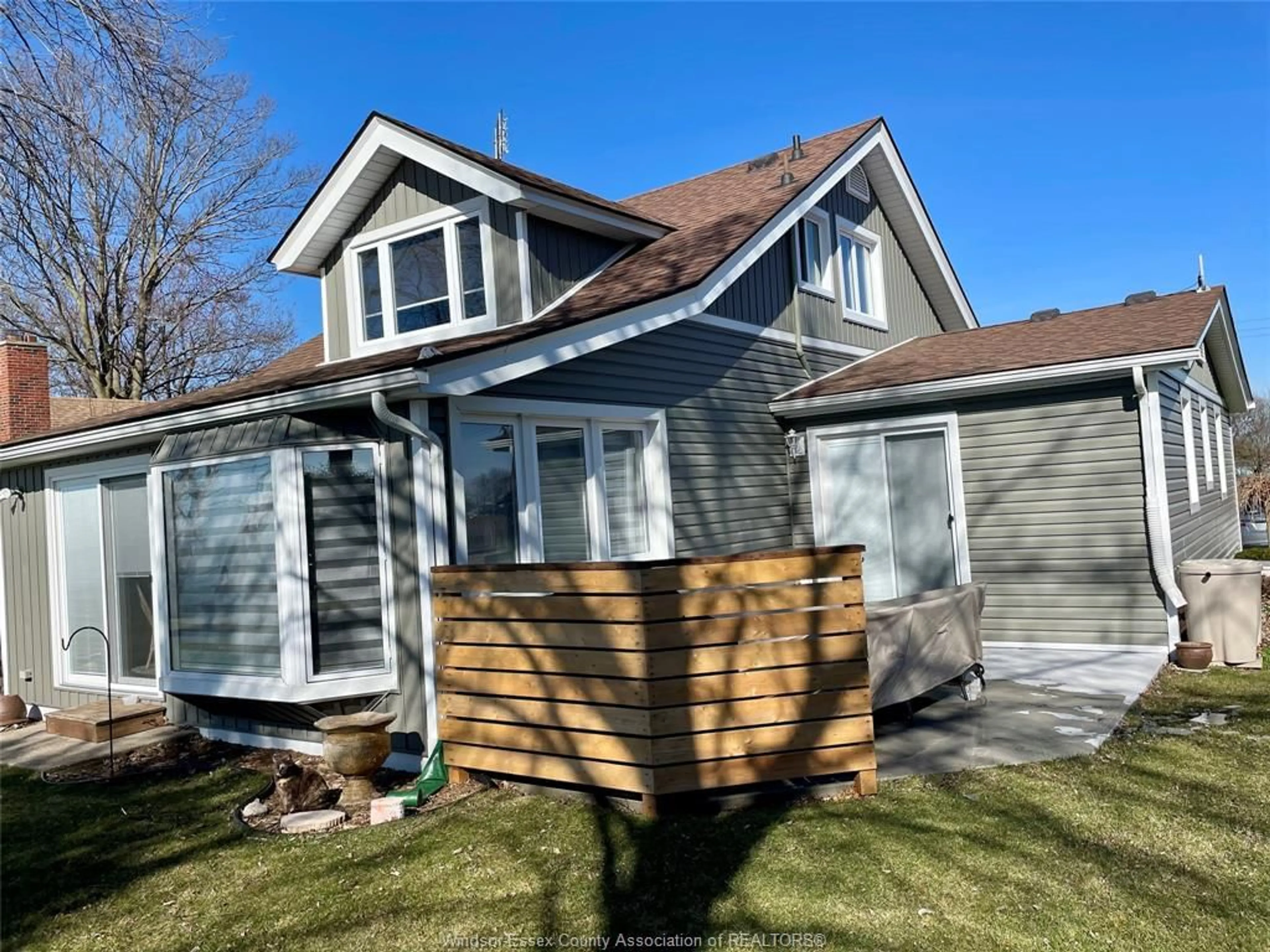 Frontside or backside of a home for 511 OXLEY BEACH, Harrow Ontario N0R 1G0