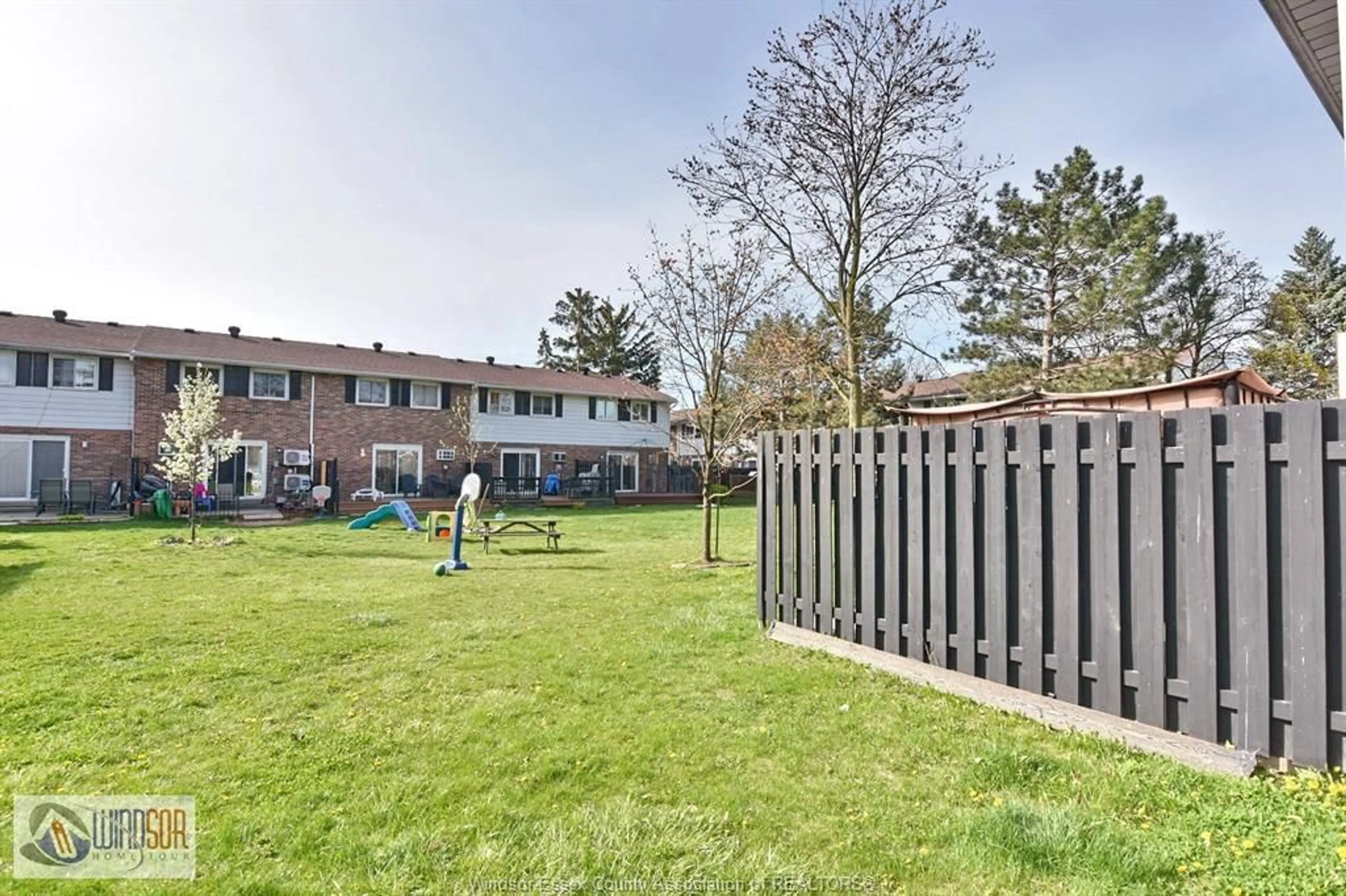 Fenced yard for 3070 MEADOWBROOK Lane #1, Windsor Ontario N8T 3H4