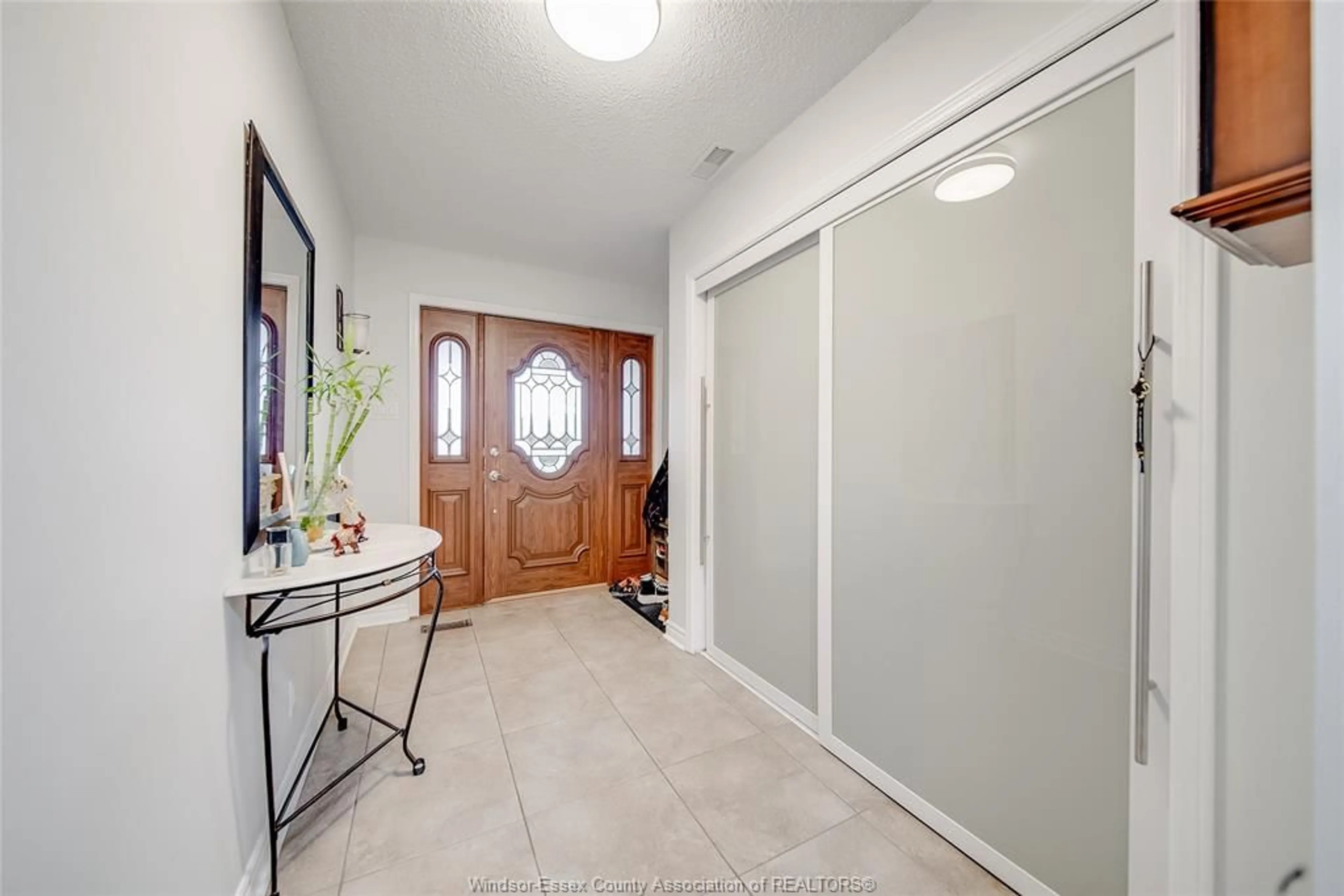 Indoor entryway for 3095 FAZIO Dr, Windsor Ontario N9E 4C3