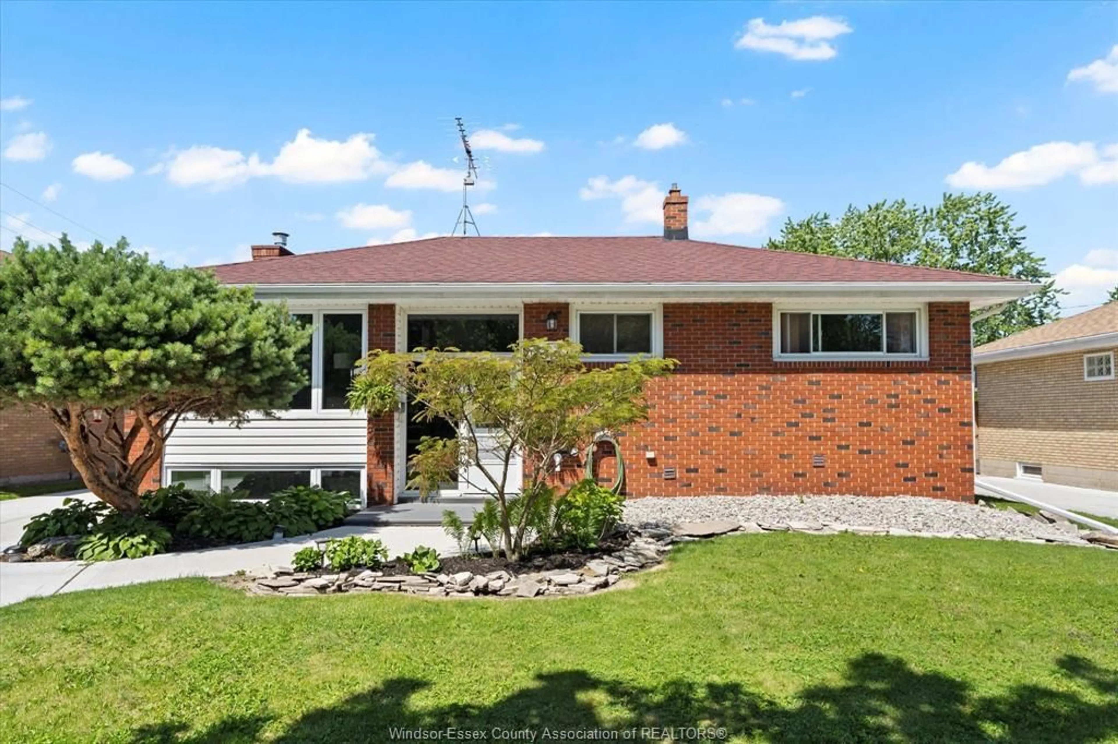 Home with brick exterior material for 561 GREENDALE, Windsor Ontario N8S 4A7