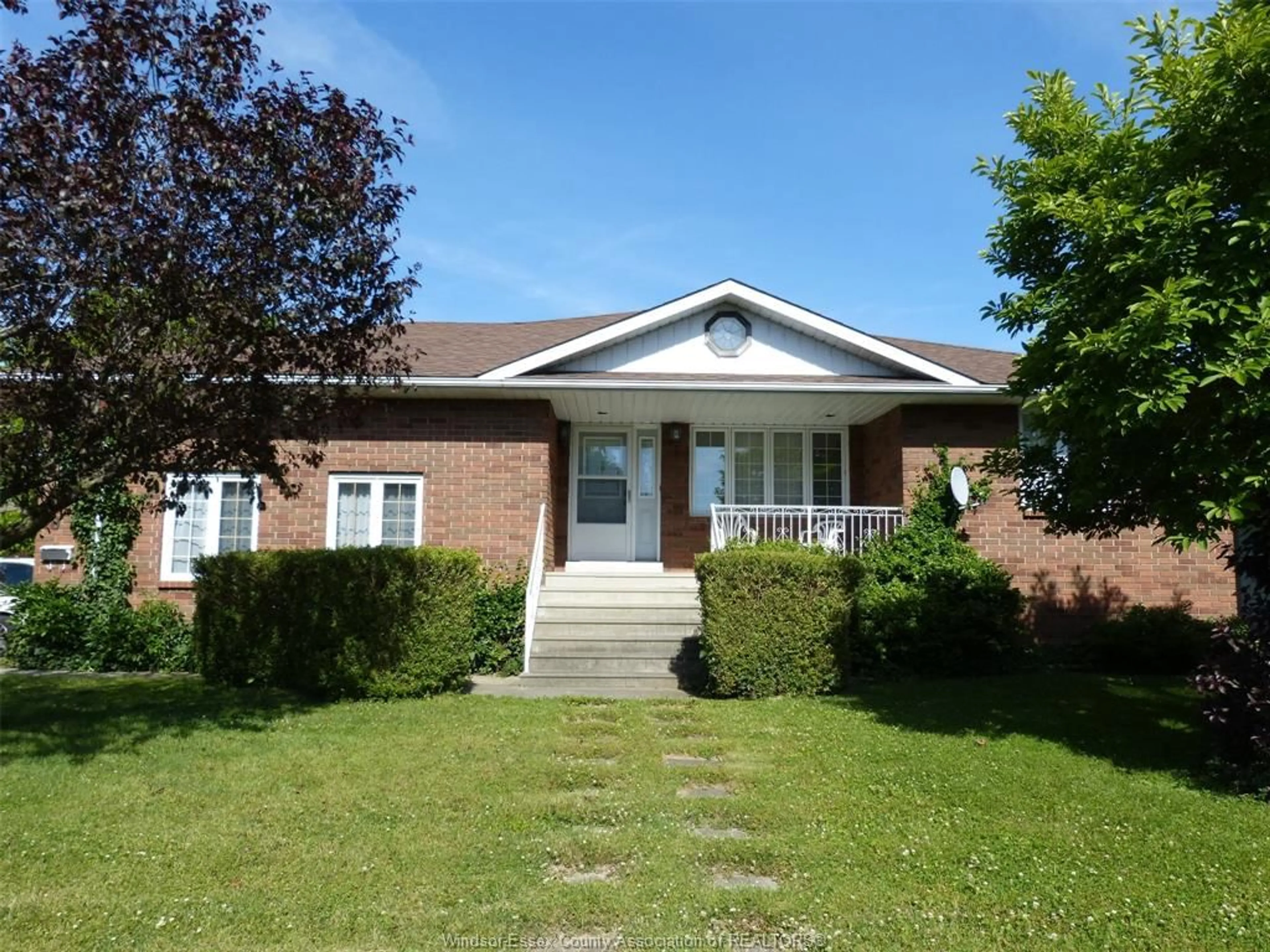 Frontside or backside of a home, cottage for 40 WORCHESTER Ave, Leamington Ontario N8H 4V2