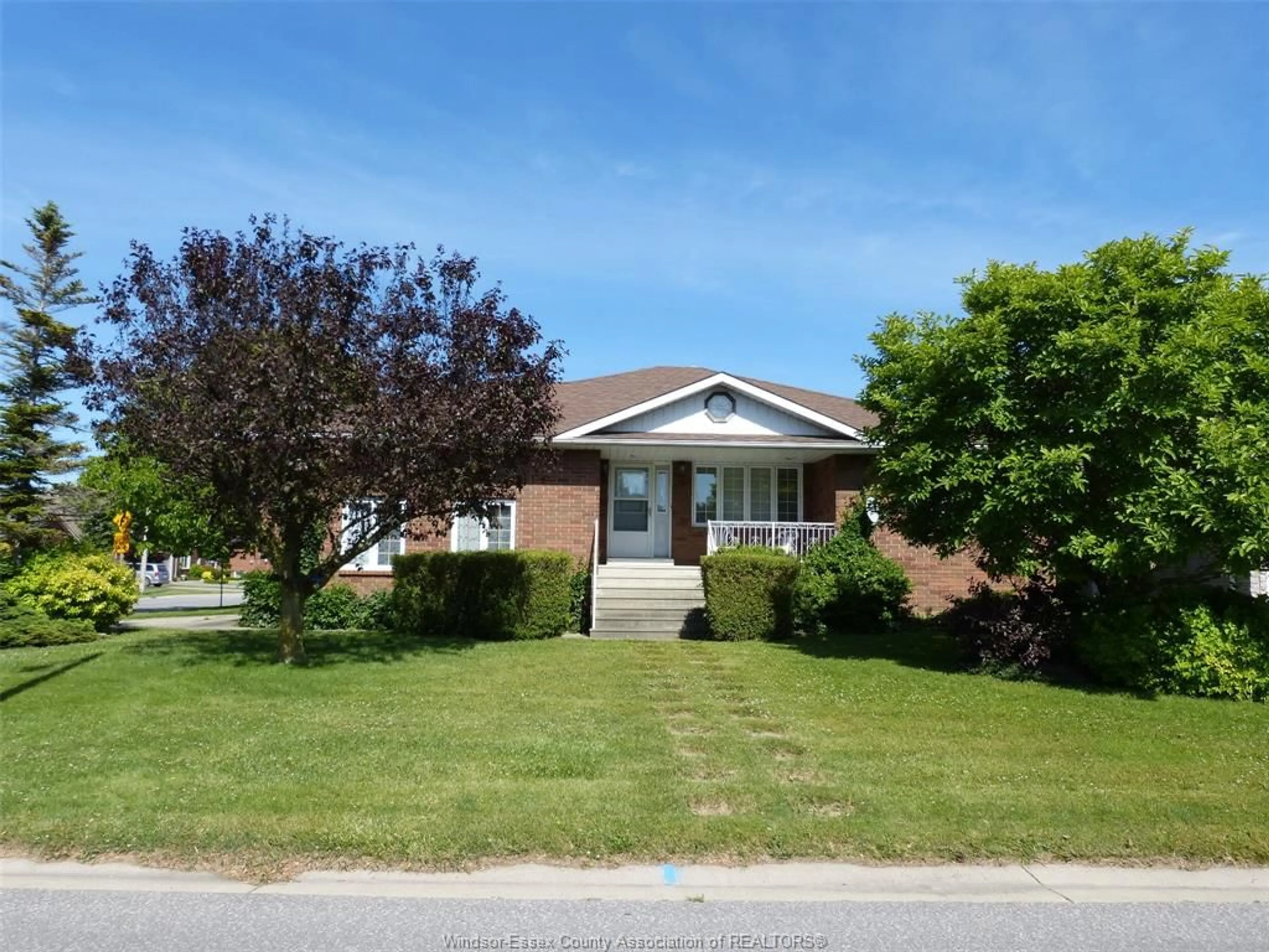 Frontside or backside of a home, the street view for 40 WORCHESTER Ave, Leamington Ontario N8H 4V2